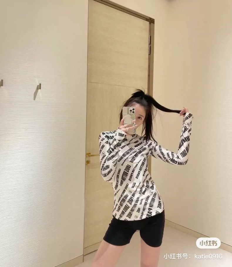 Louis Vuitton Louis Vuitton Full Letter long sleeves Size US XS / EU 42 / 0 - 7 Thumbnail