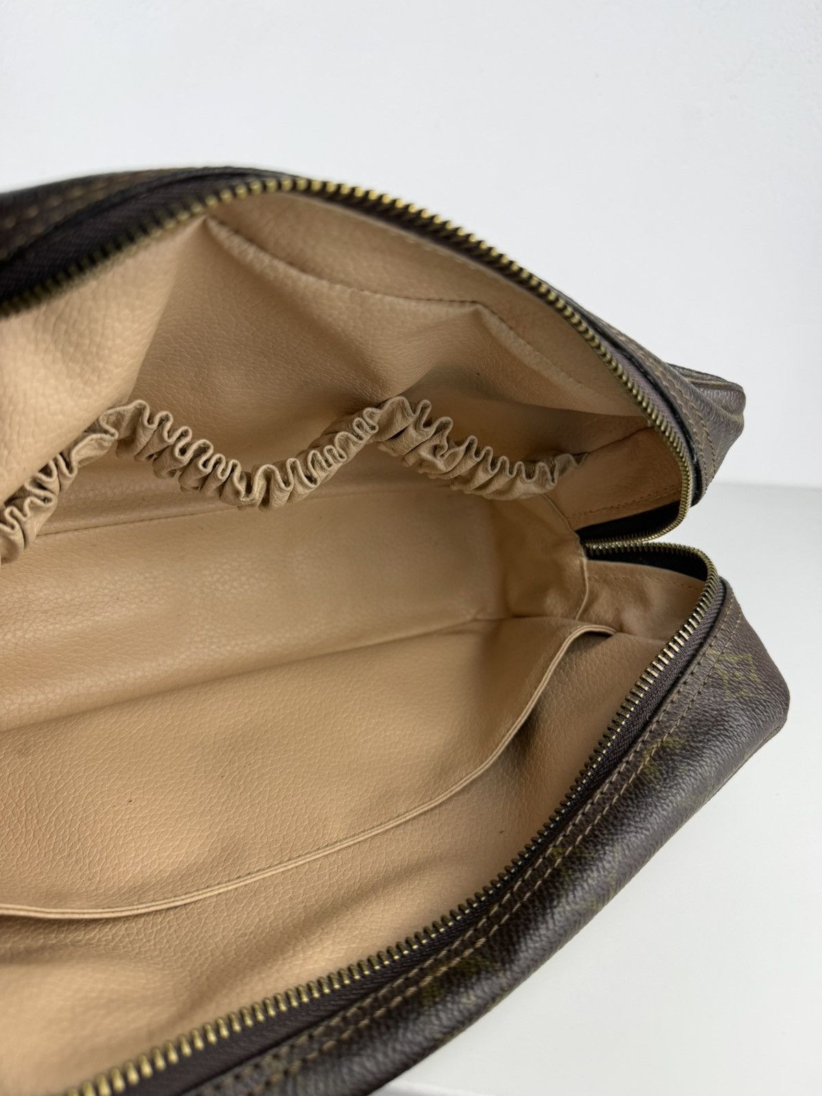 Louis Vuitton Vintage 80s Louis Vuitton monogram trousse 28 toiletry bag Size ONE SIZE - 16 Thumbnail