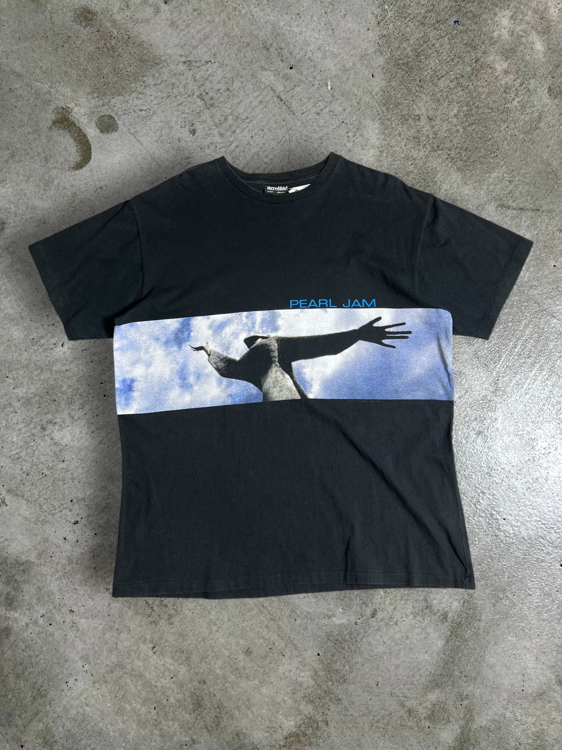 Band Tees Vintage 90s Pearl Jam Yield Tour Band Tee GTME653 Size US XXL / EU 58 / 5 - 1 Thumbnail