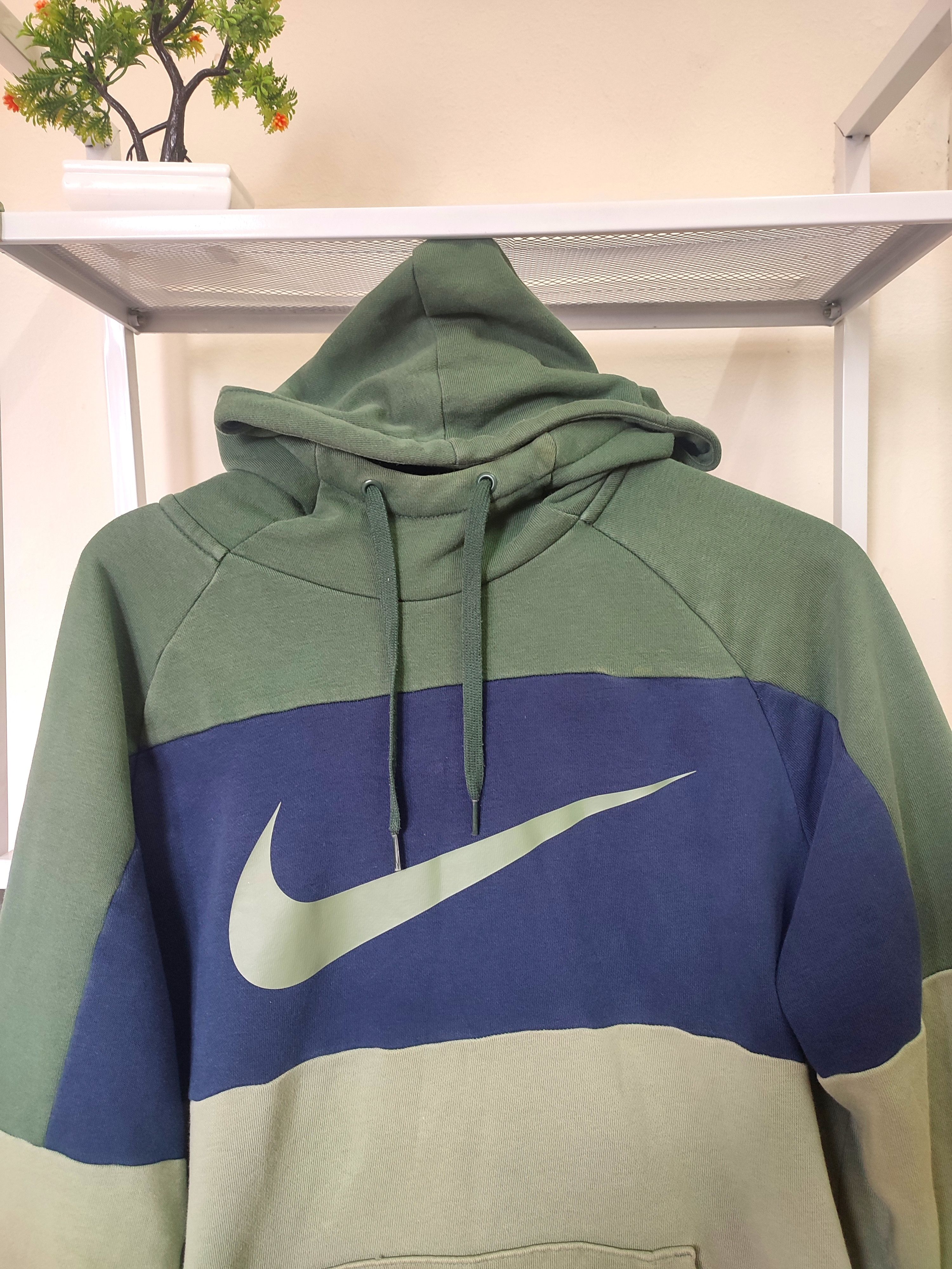 Nike Vintage Nike Pullover Big Swoosh Hoodies Size US L / EU 52-54 / 3 - 5 Thumbnail