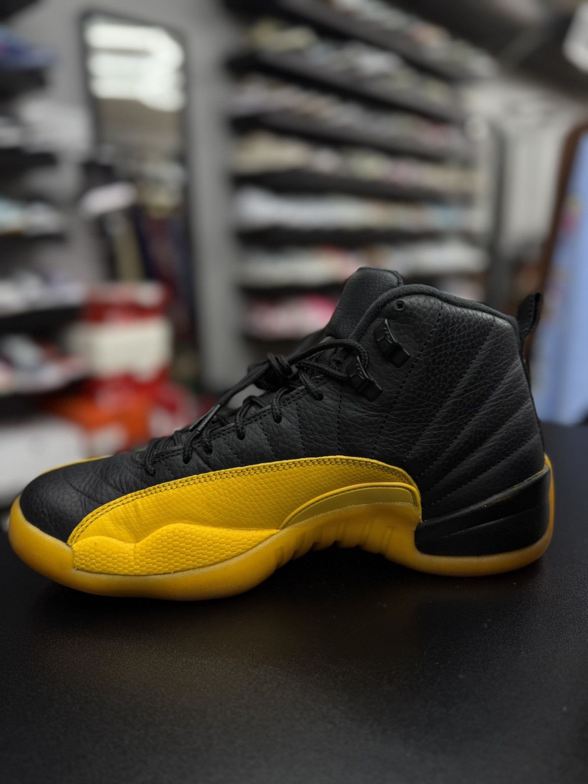 Jordan Brand × Nike Jordan 12 University Gold Size 10 Pre Owned 🧼 Size US 10 / EU 43 - 10 Thumbnail