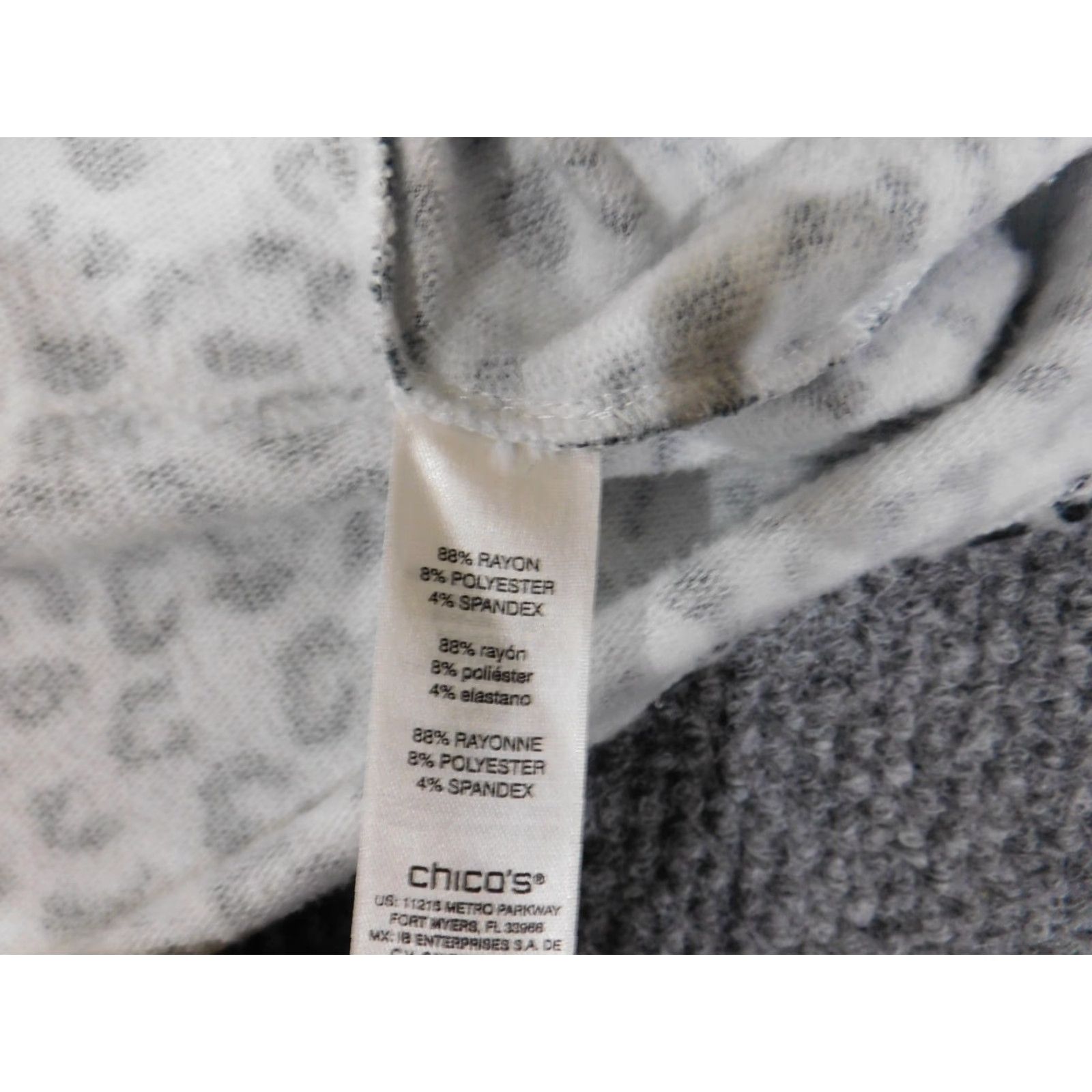 Vintage Chicos Size 1 Sweater gray animal print knit stretch rayon roundneck Size XS / US 0-2 / IT 36-38 - 7 Thumbnail