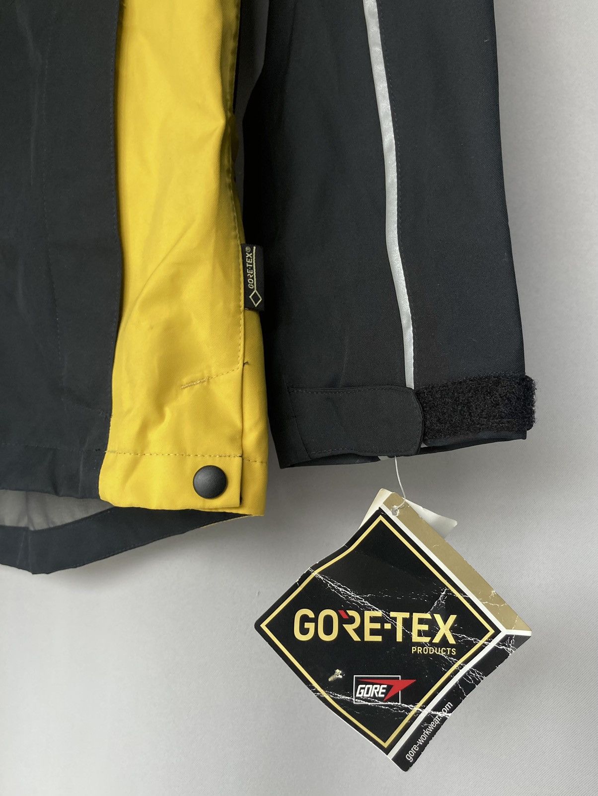 DHL × Goretex DHL Deadstock Gore Tex Shell Wateproof Jacket Parka Employee Size US L / EU 52-54 / 3 - 5 Thumbnail