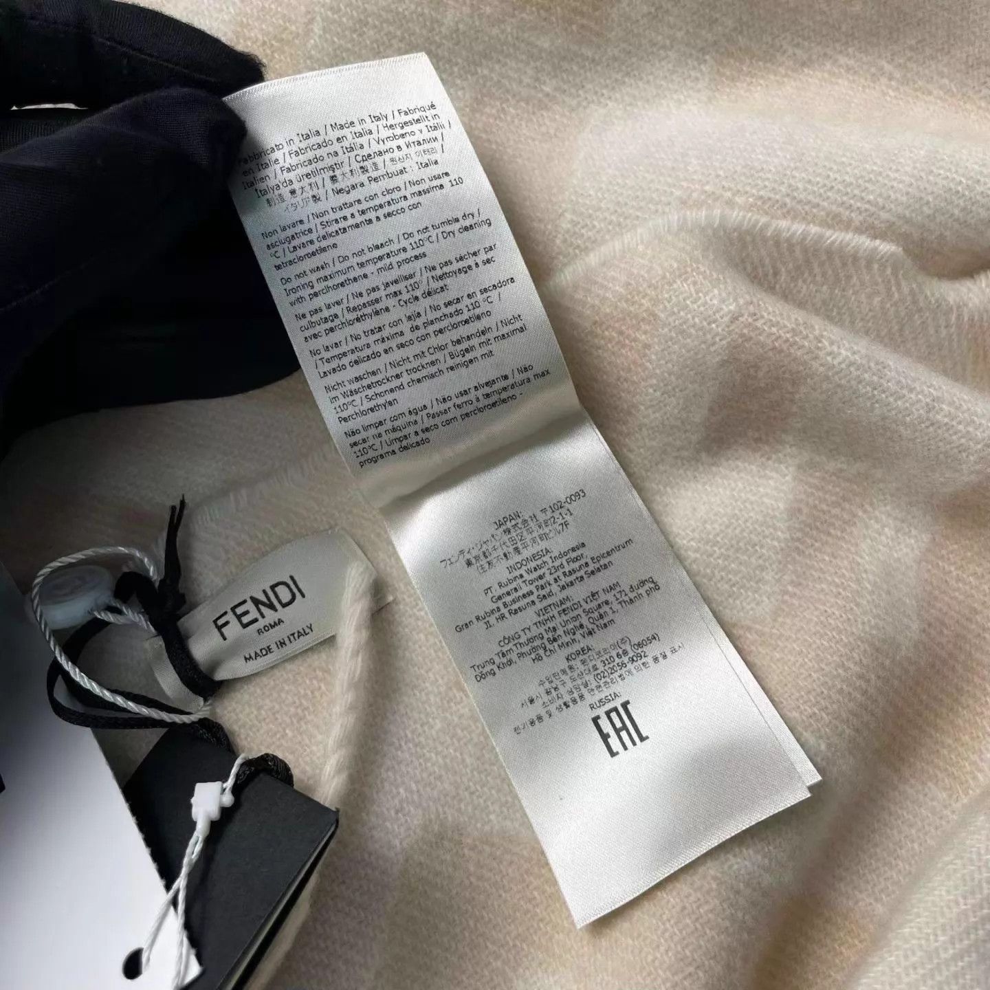 Fendi Fendi Scarf with Tags Size ONE SIZE - 2 Thumbnail