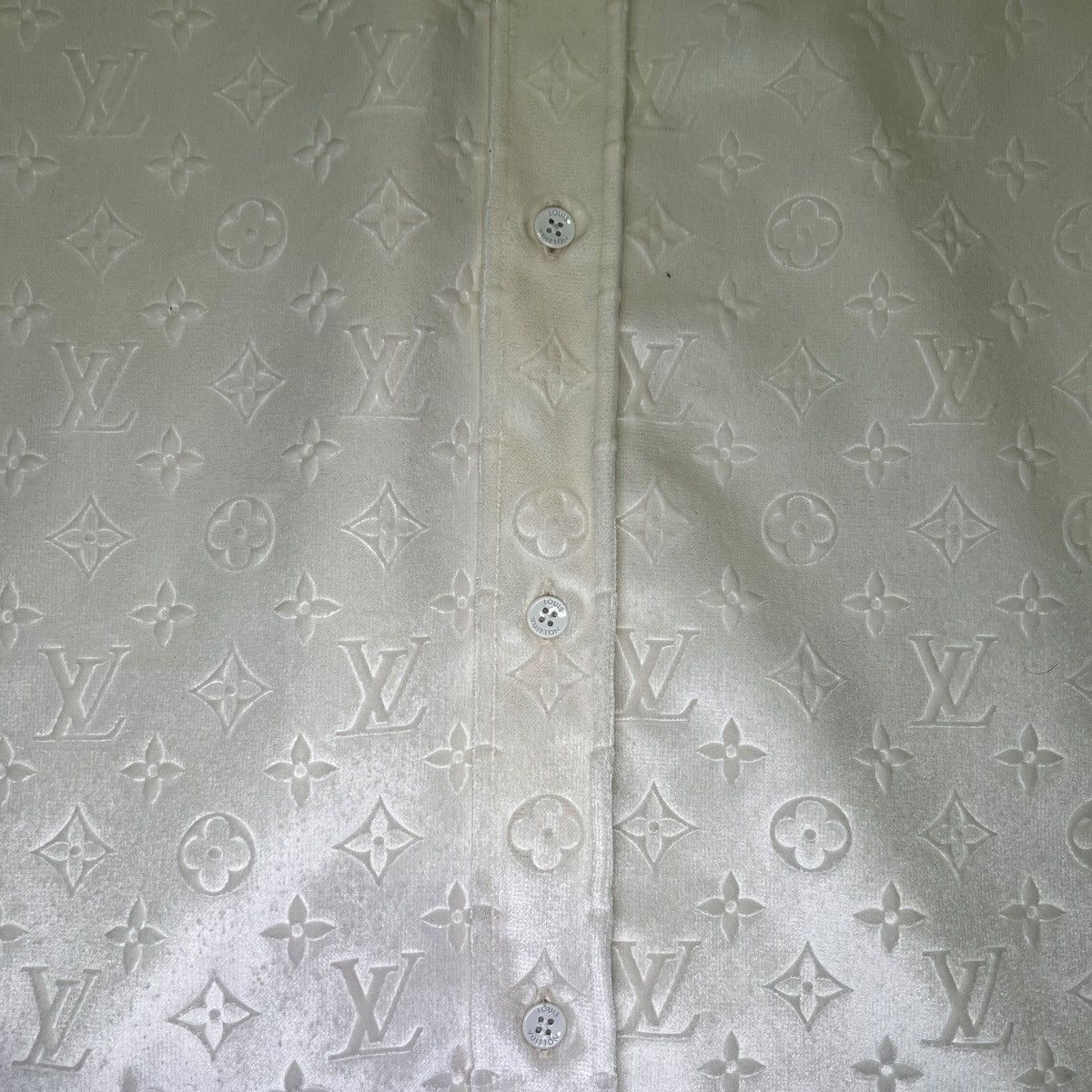 Louis Vuitton LOUIS VUITTON 2022AW White Velours Monogram Classic Shirt Size US XL / EU 56 / 4 - 2 Thumbnail