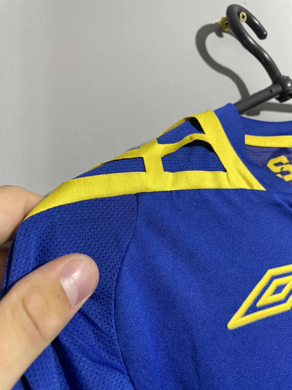 Umbro × Vintage Vintage Umbro Sweden 2006 Away Soccer jersey size M Size US M / EU 48-50 / 2 - 5 Thumbnail