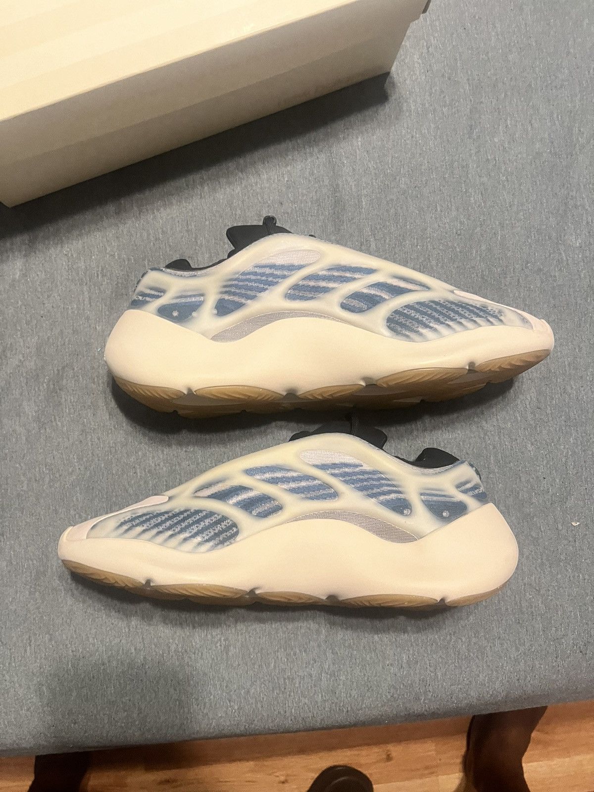 Adidas × Yeezy Yeezy Kyanite 700 v3 Size US 13 / EU 46 - 1 Thumbnail