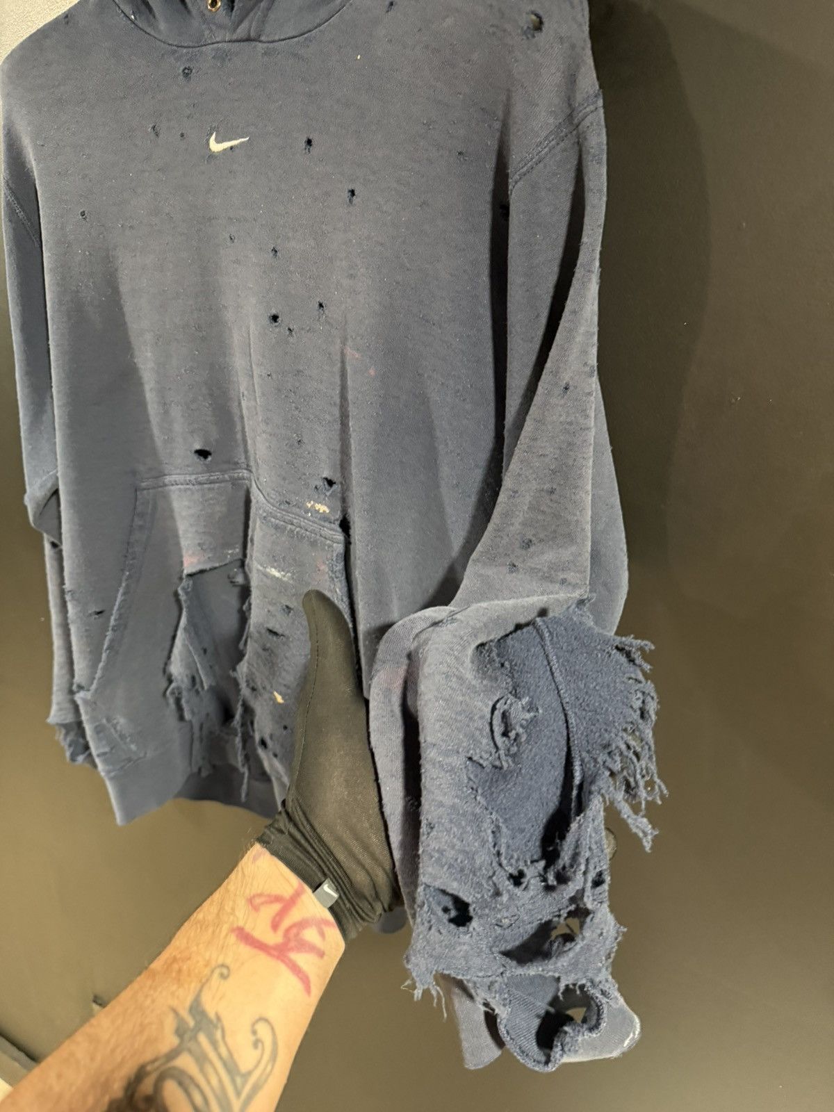Vintage 2000s Y2K Vintage Nike Grunge Distressed Thrashed Hoodie M Size US M / EU 48-50 / 2 - 7 Thumbnail