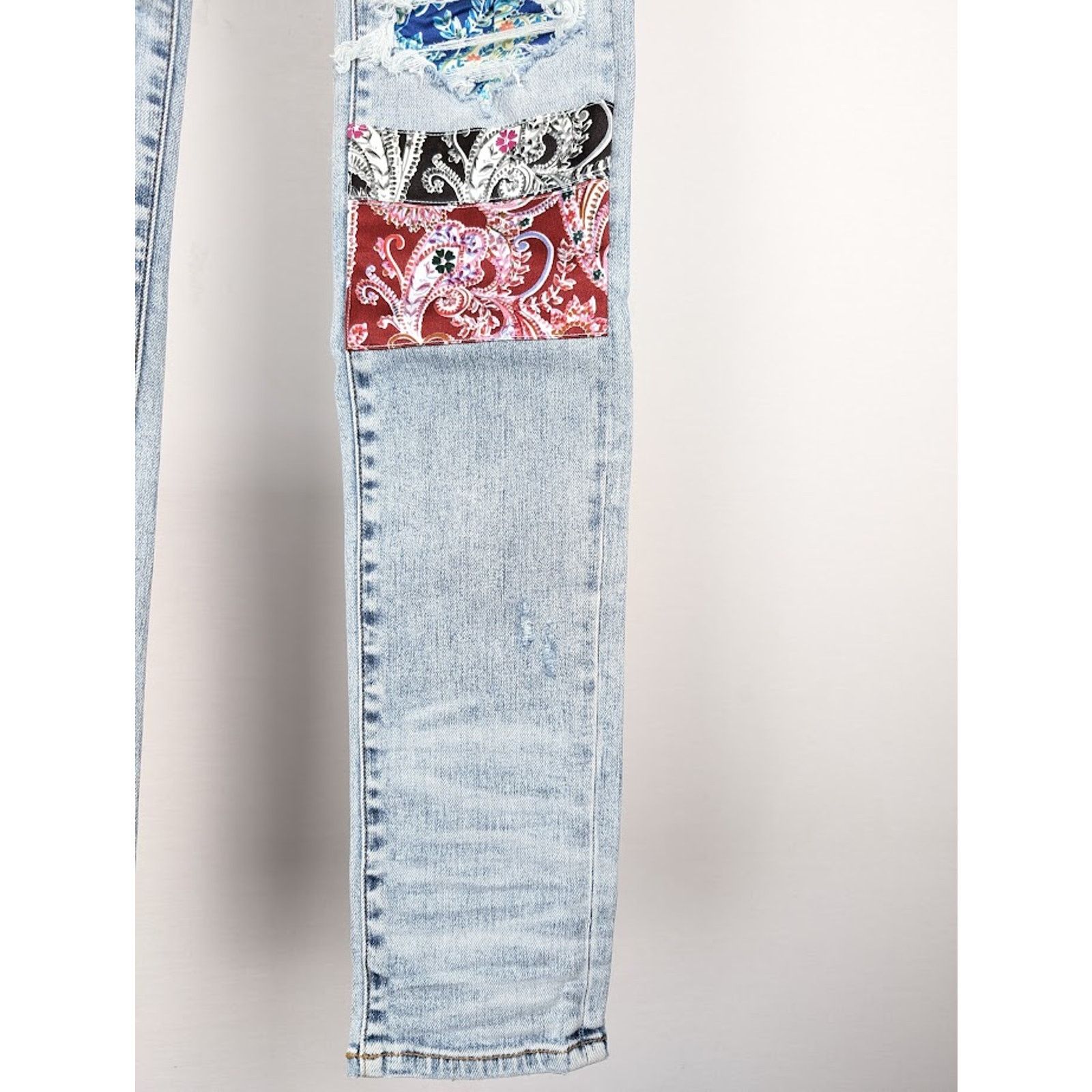 Amiri o1rshd1 Pajama Art Patch Jeans in Light Blue Size US 33 - 7 Thumbnail