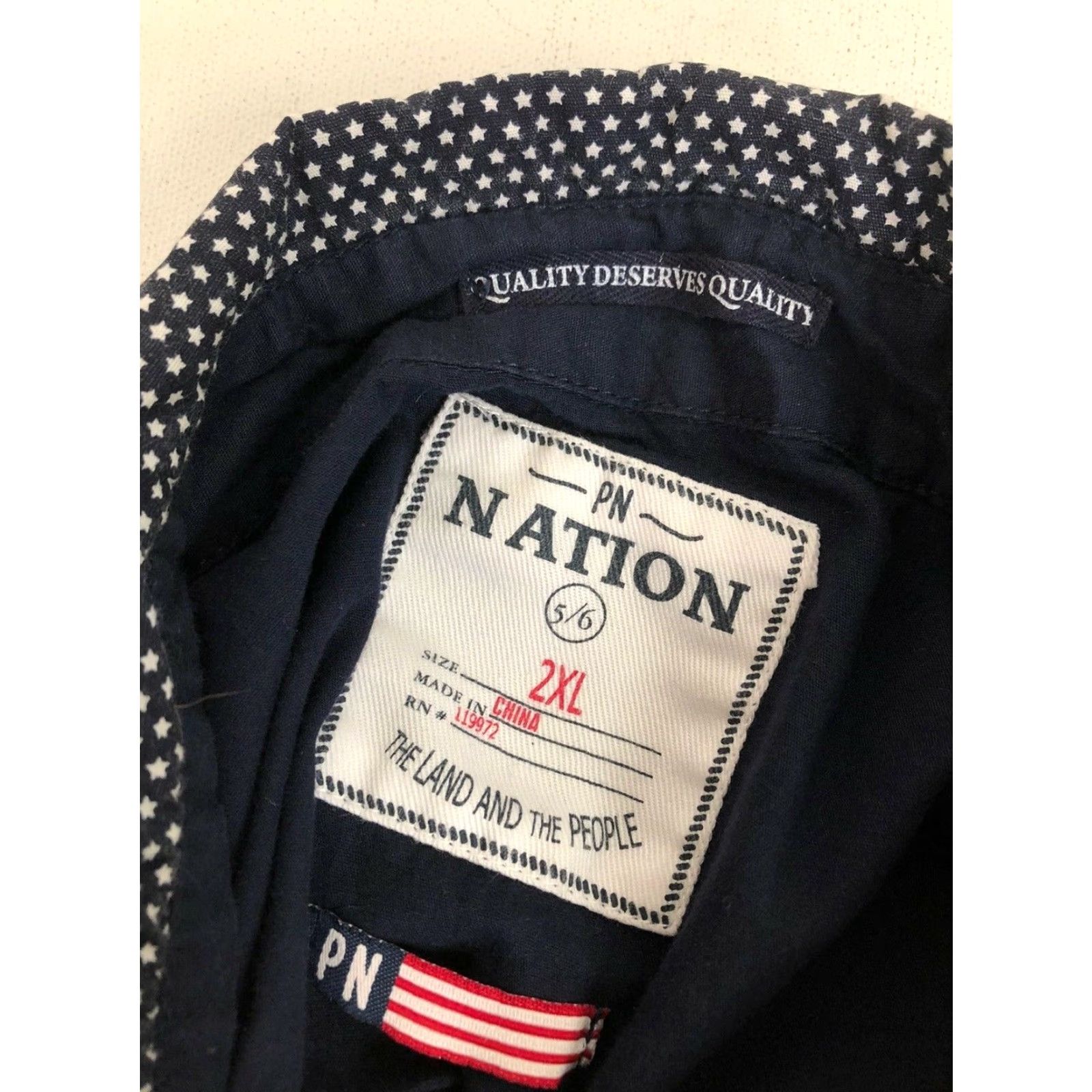 Vintage PARISH NATION Mens 2XL STARS & STRIPES Blue/White Quality Deserves Quality Shirt Shirt Long Sleeve Button-Up Mens 2XL Blue Stars & Stripes Size US XXL / EU 58 / 5 - 5 Thumbnail