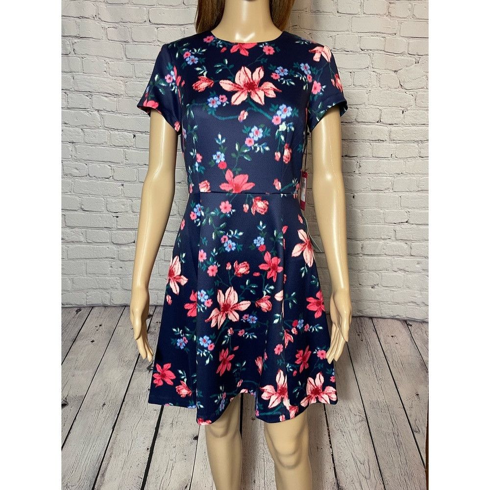 Vince Camuto NWT New Vince Camuto Floral Short Sleeve Scuba Fit & Flare Size XS / US 0-2 / IT 36-38 - 3 Thumbnail