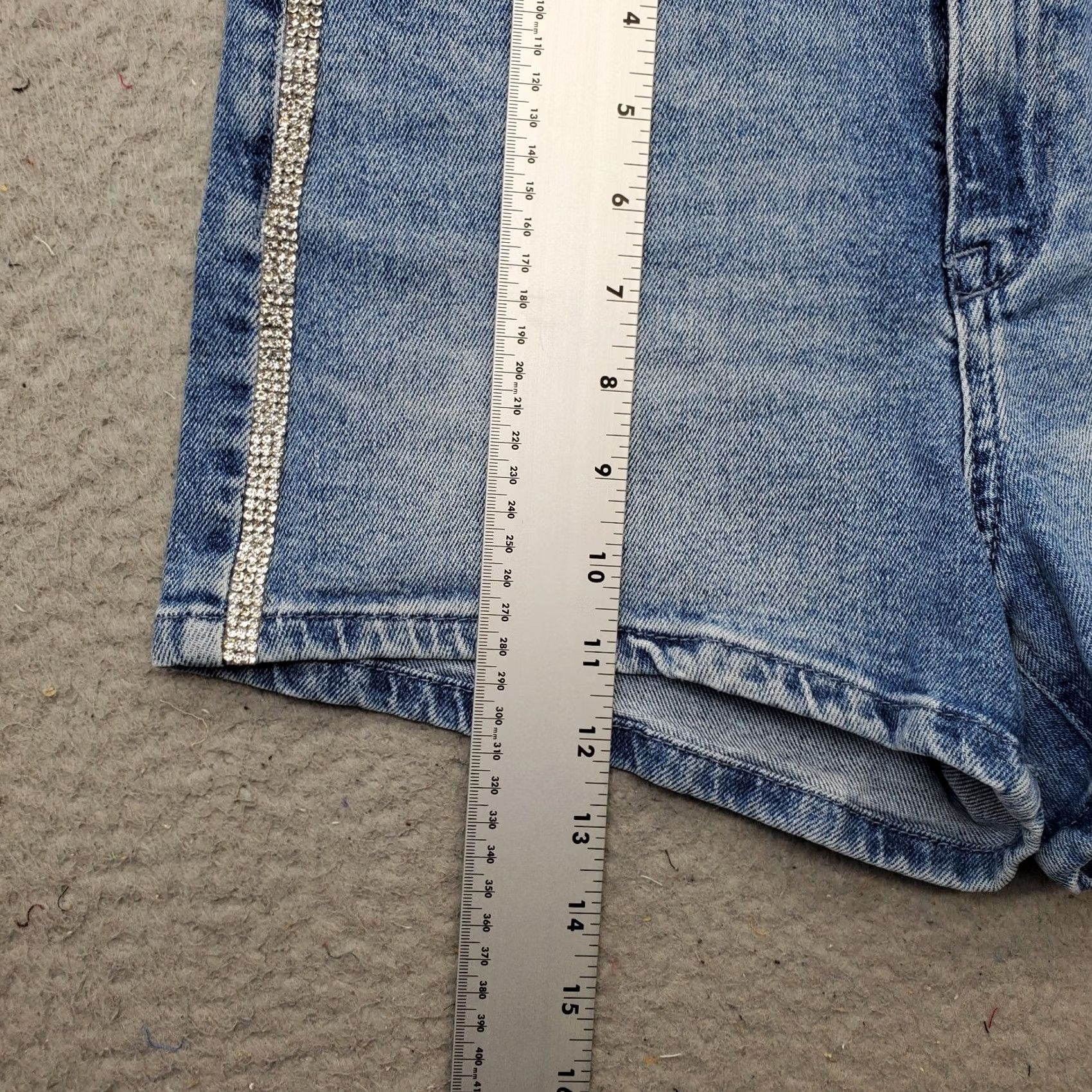 Guess GUESS Denim Shorts Womens 28 Blue Stretch Medium Wash Beaded Trim Flat Front Bermuda Shorts Mens? Womens Size 28" / US 6 / IT 42 - 3 Thumbnail