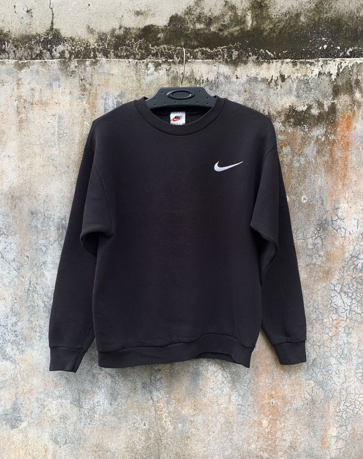 Nike Vintage 90s Nike Small Swoosh Crewneck Black Faded Size US S / EU 44-46 / 1 - 1 Thumbnail