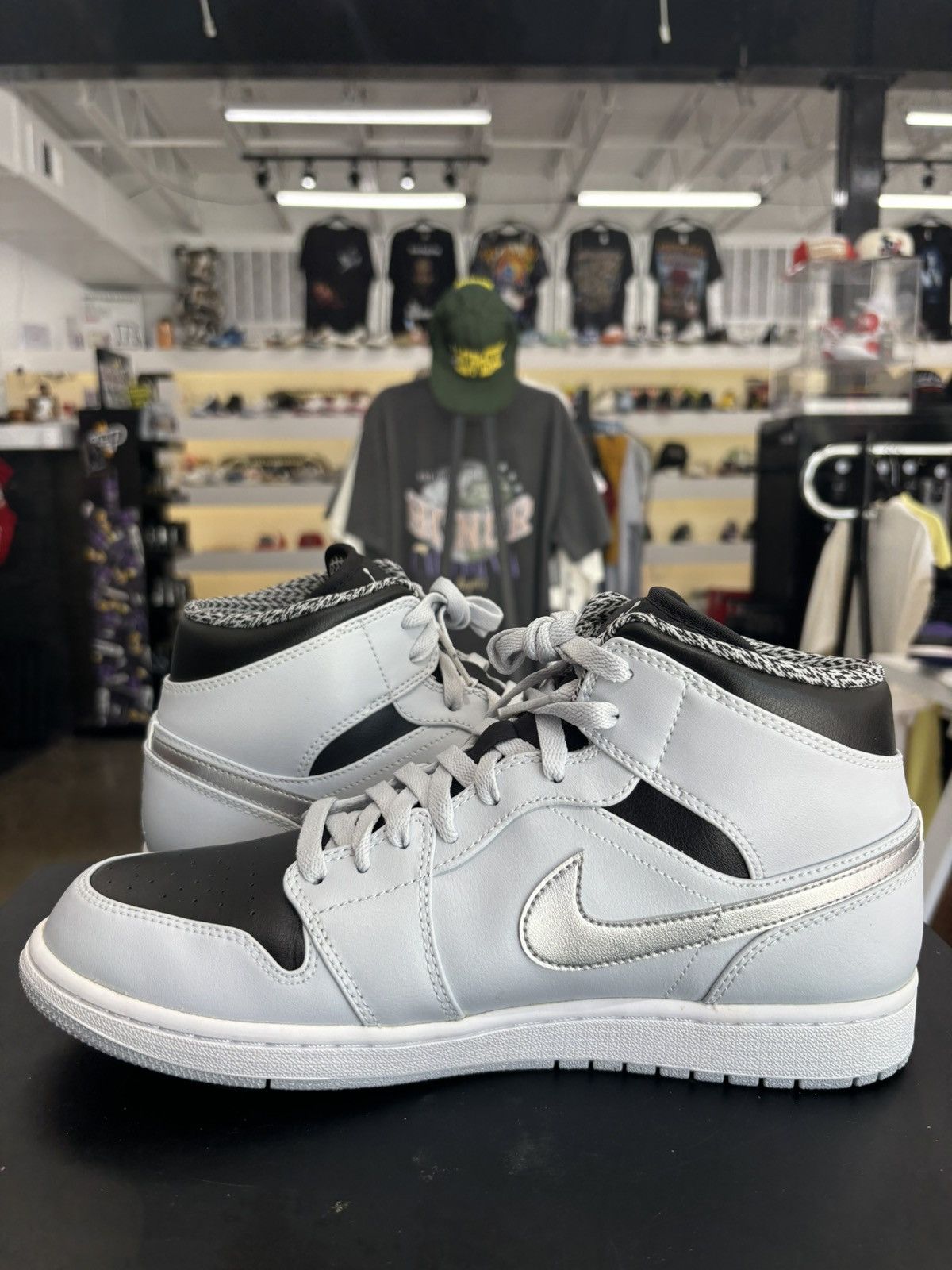 Jordan Brand × Nike Air Jordan Mid Pure Platinum Metallic Silver Sz. 10.5 Size US 10.5 / EU 43-44 - 5 Thumbnail