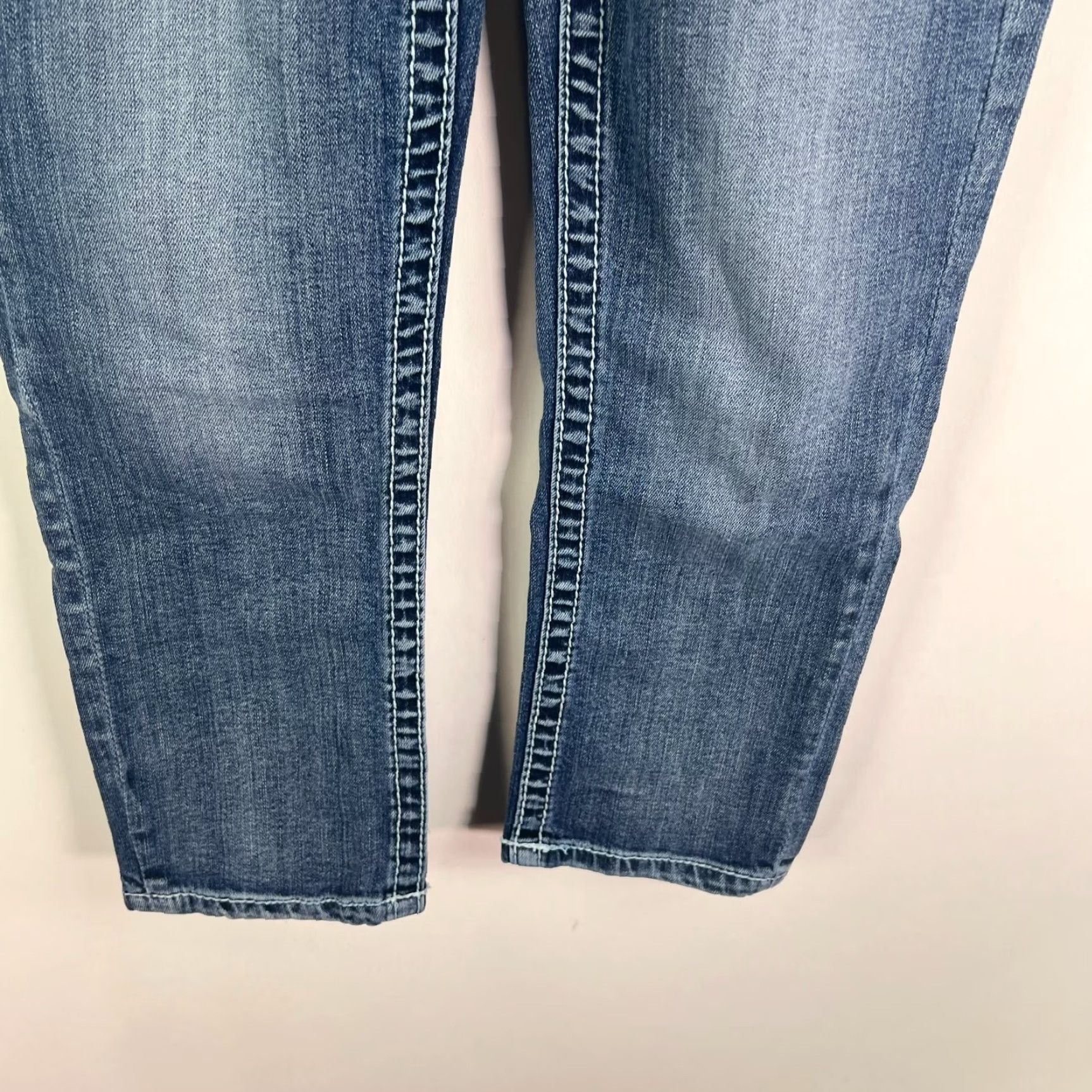 Vintage Maurices Cropped Jeans Blue Denim Low Rise Womens Size 1/2 Embroidered Regular Fit 90s Bohemian Size 25" / US 0 / IT 36 - 3 Thumbnail