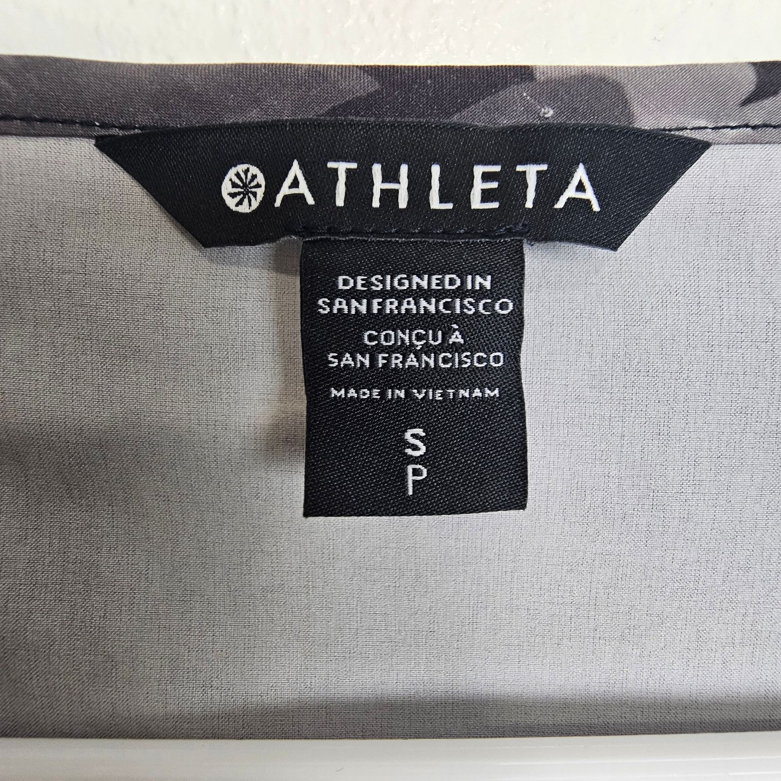 Athleta Athleta Tank Top Women S Zephyr Refined Floral Abstract Size S / US 4 / IT 40 - 6 Thumbnail