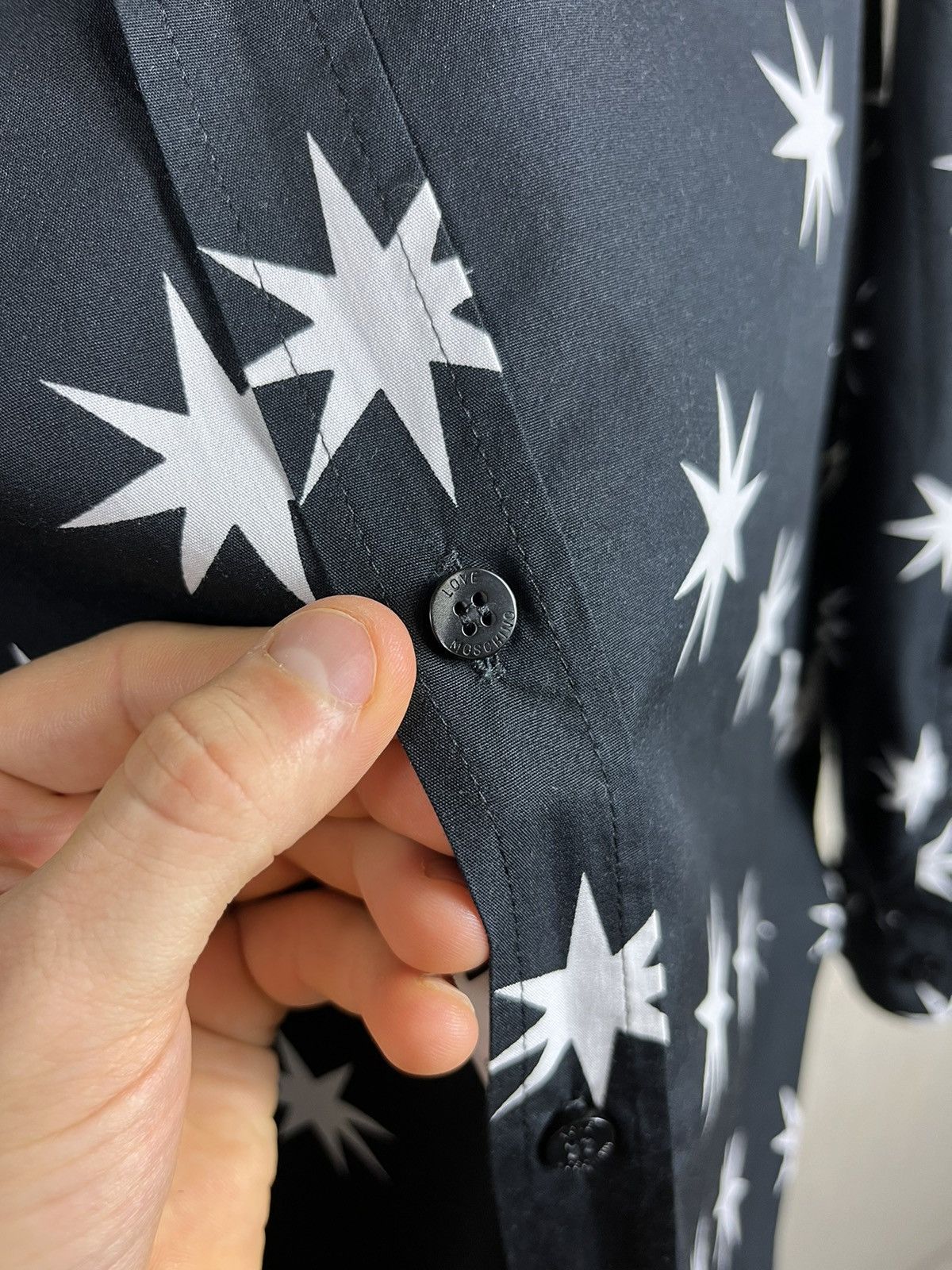 Designer × Moschino Love Moschino white stars monogram art shirt Size US S / EU 44-46 / 1 - 15 Thumbnail