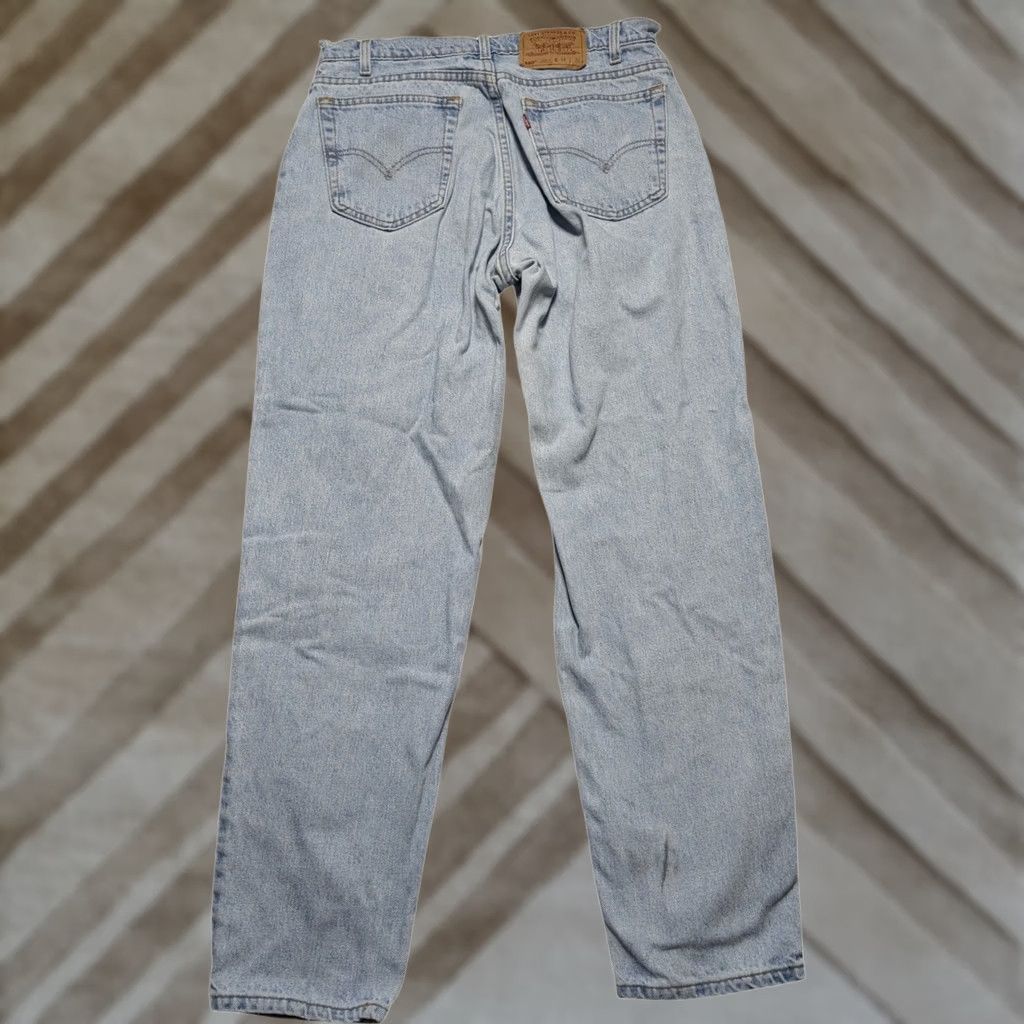 Levi's VTG Levi's 560 Loose Fit Tapered Leg Jeans Light Wash 34x32 Made in USA 90s Men Jeans Size US 34 / EU 50 - 1 Thumbnail