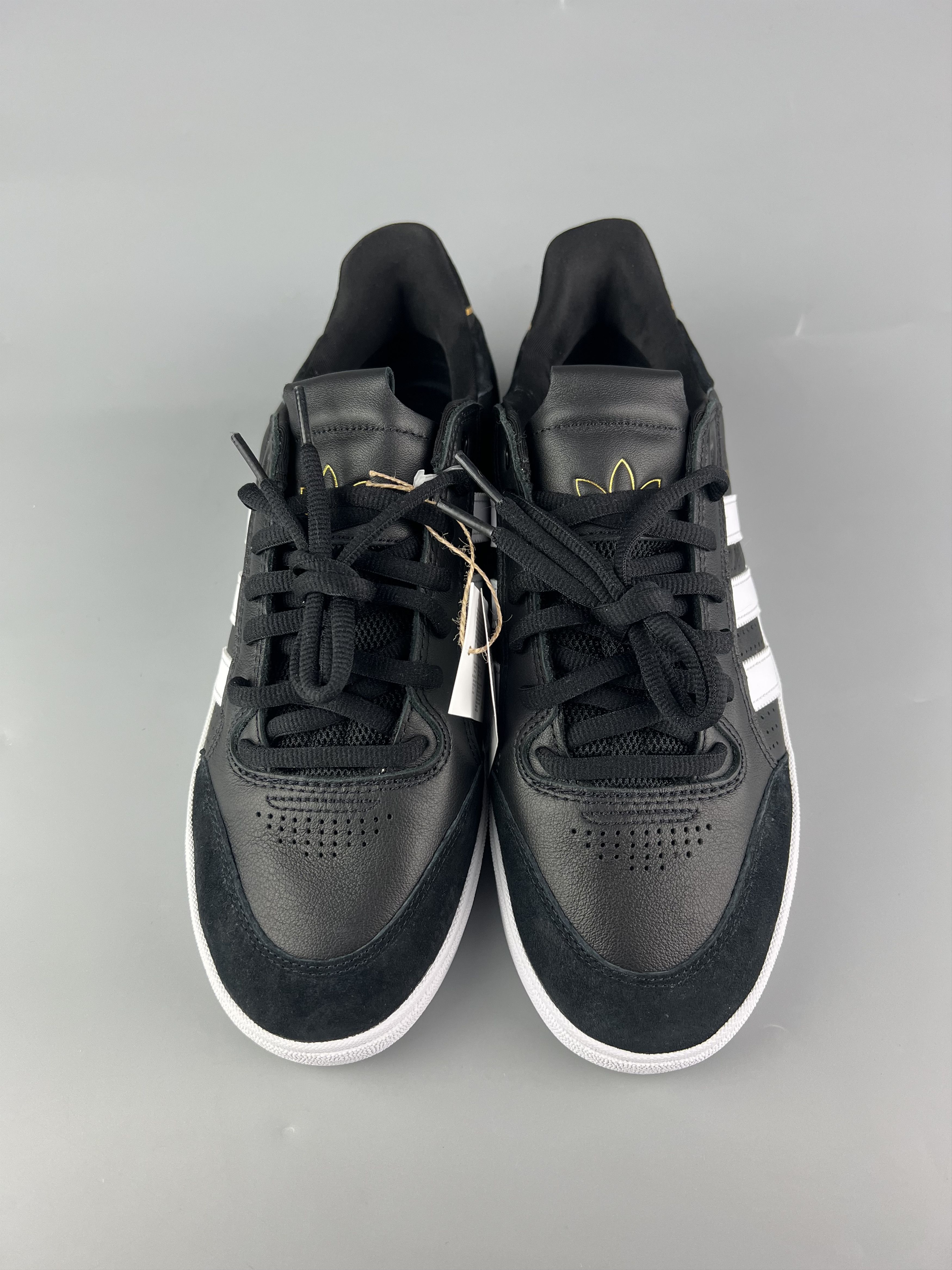 Adidas Adidas Tyshawn Low Sneakers Size US 11 Size US 11 / EU 44 - 4 Thumbnail
