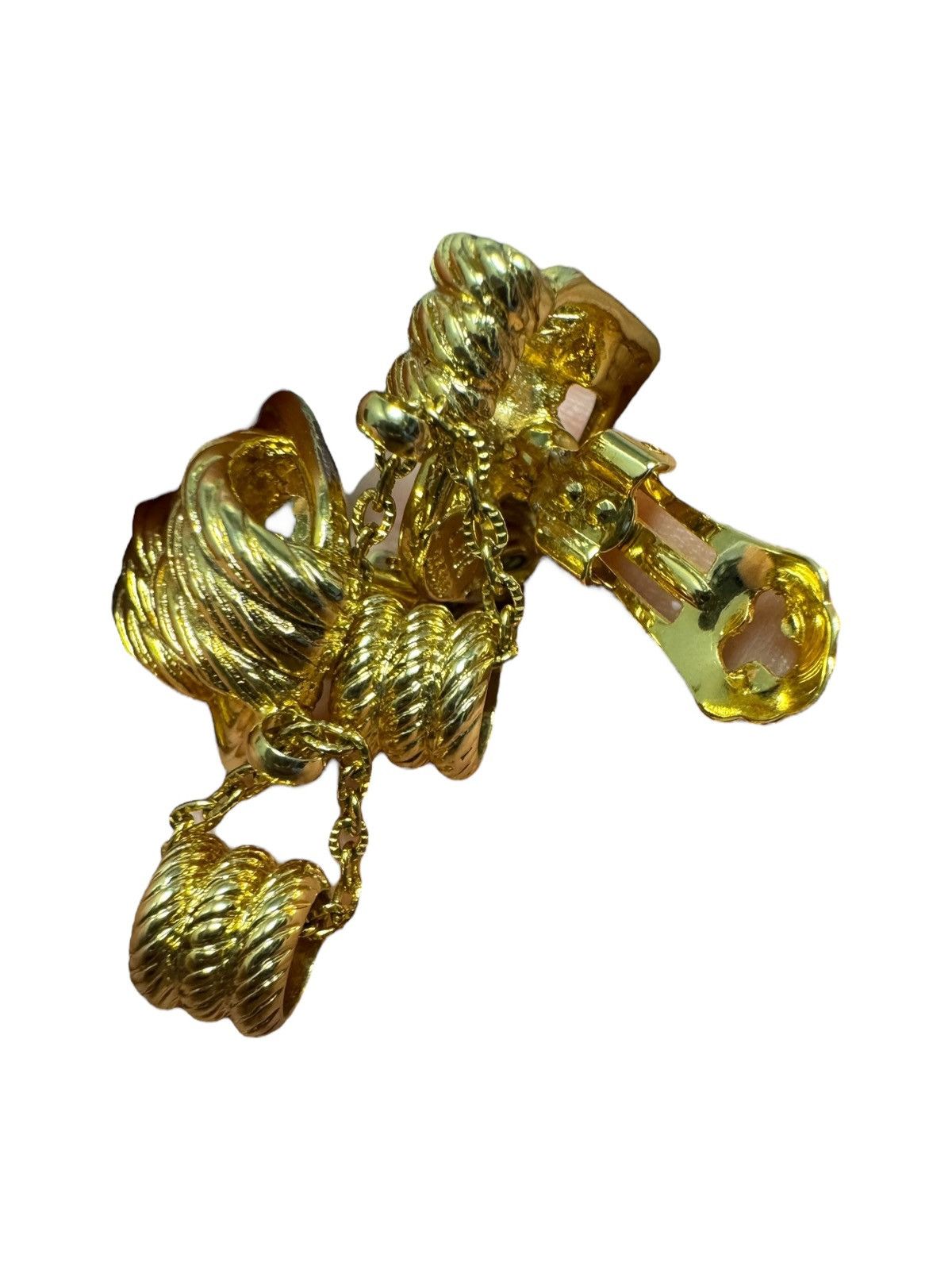 Designer × Jewelry × Vintage VINTAGE CLIP-ON EARRING WITH A RENAISSANCE REVIVAL DESIGN Size ONE SIZE - 9 Thumbnail