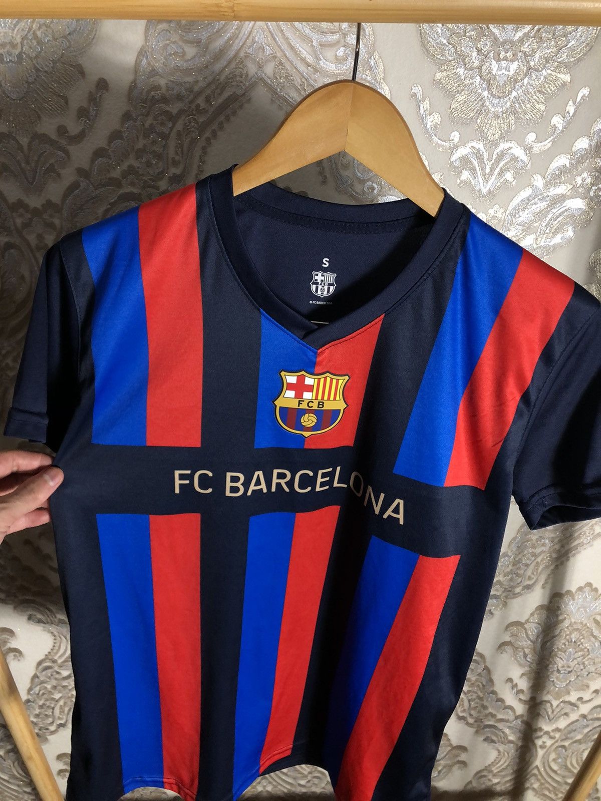 Vintage VERY RARE FC BARCELONA SPAIN RETRO SOCCER JERSEY BLOKE Y2Kq Size US S / EU 44-46 / 1 - 2 Thumbnail