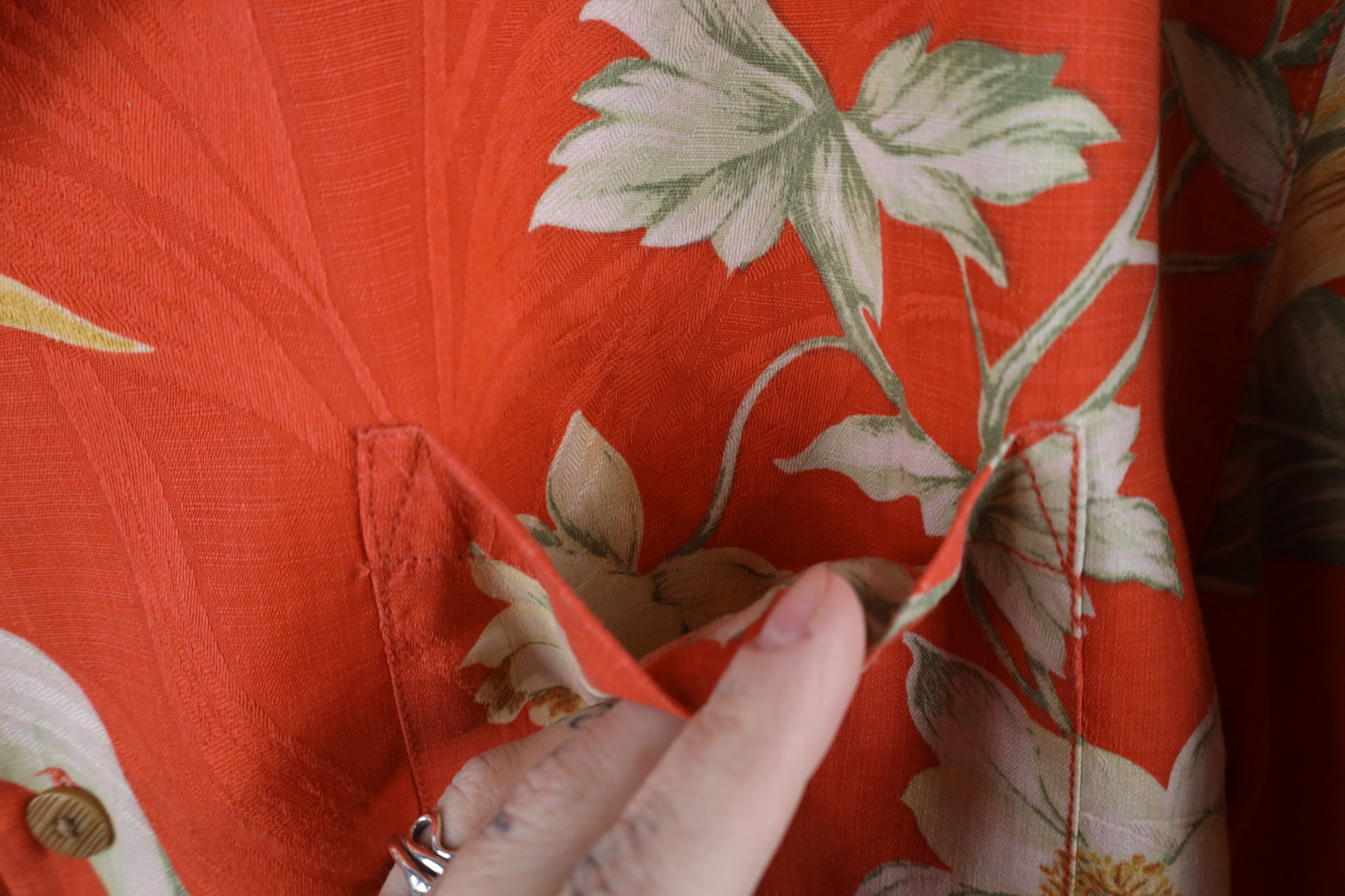 Tommy Bahama × Vintage Vintage Tommy Bahama Collar Flower Hawaiian Button Shirt Size US L / EU 52-54 / 3 - 6 Thumbnail