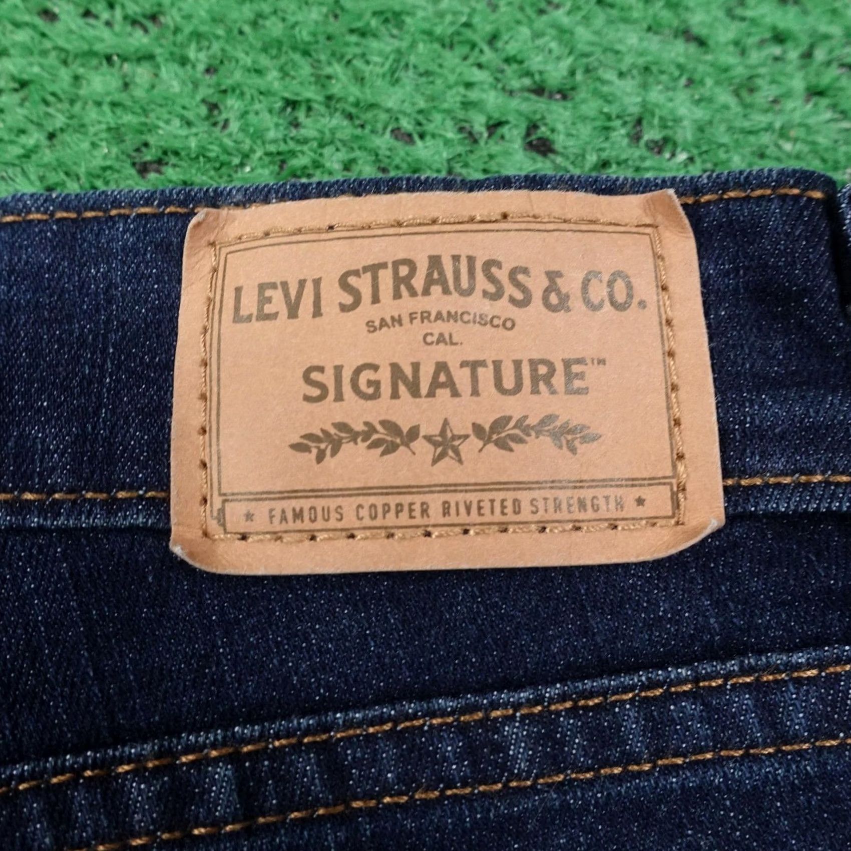 Vintage Levi Strauss Signature Bermuda Shorts Womens Size 4 Blue Denim 28 Waist 9 Inseam Size 27" / US 4 / IT 40 - 4 Thumbnail