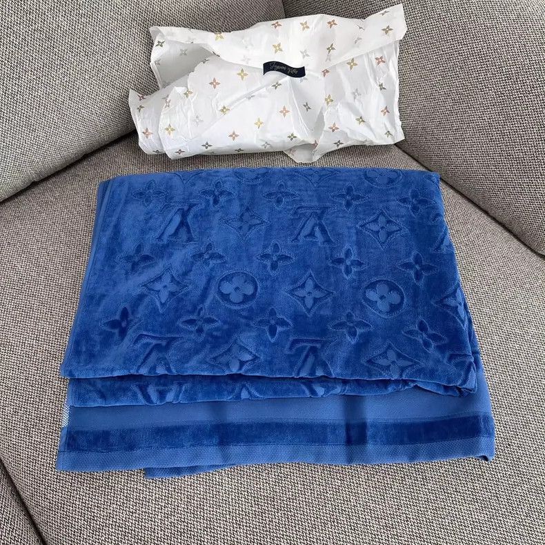 Louis Vuitton Louis Vuitton Blue Velvet Beach Towel Bath Towel Size ONE SIZE - 2 Thumbnail
