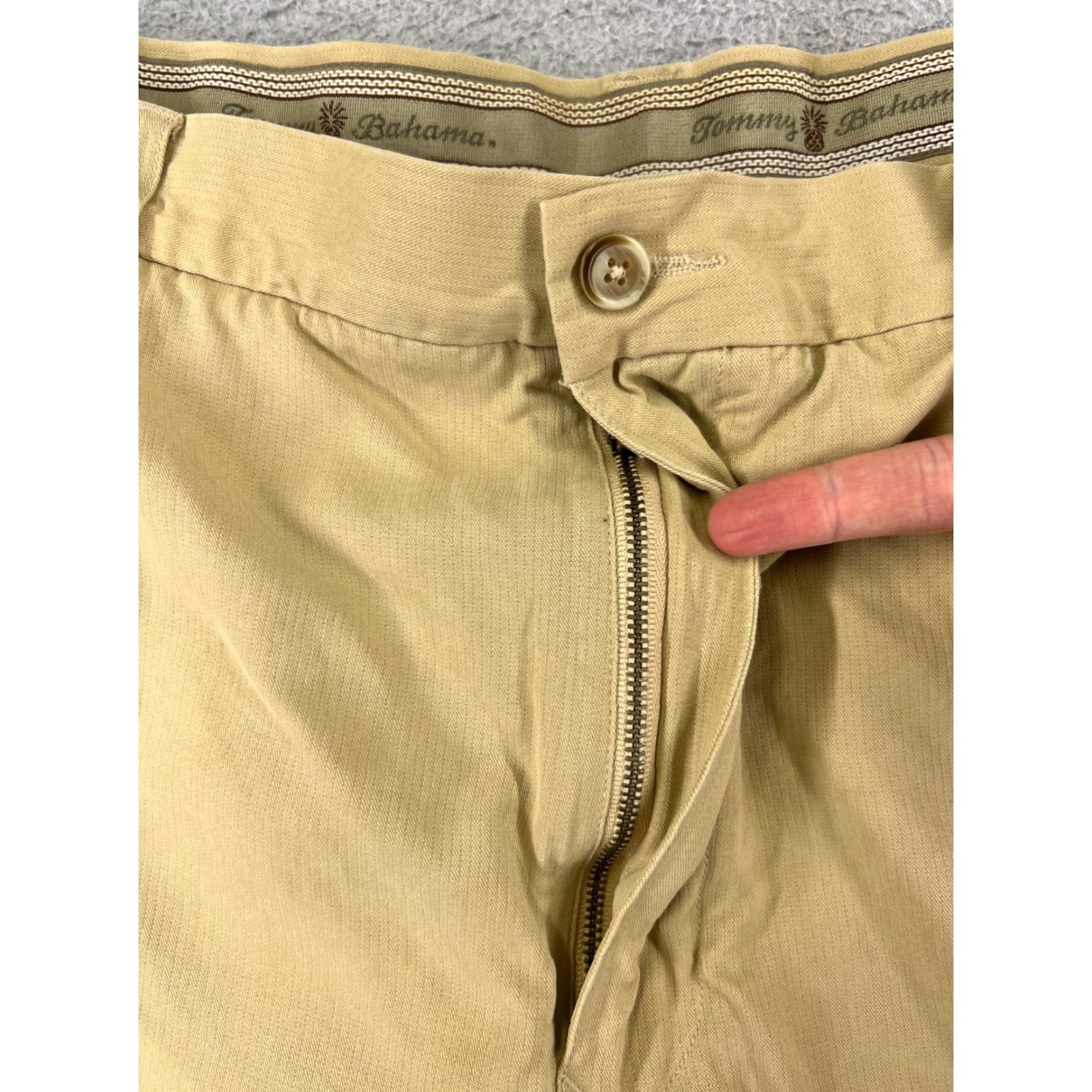 Tommy Bahama Tommy Bahama Shorts Men 38 Khaki Yellow 100% Silk Pleated Bermuda Golf Beach Shirt Size US 38 / EU 54 - 6 Thumbnail