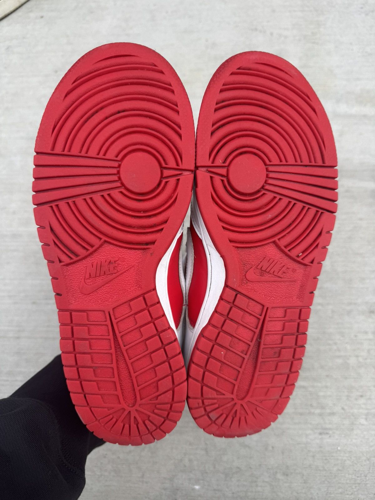 Nike NIKE DUNK LOW GYM RED WHITE CHAMPIONSHIP SIZE 6Y / 7.5 W Size US 6 / EU 39 - 5 Thumbnail