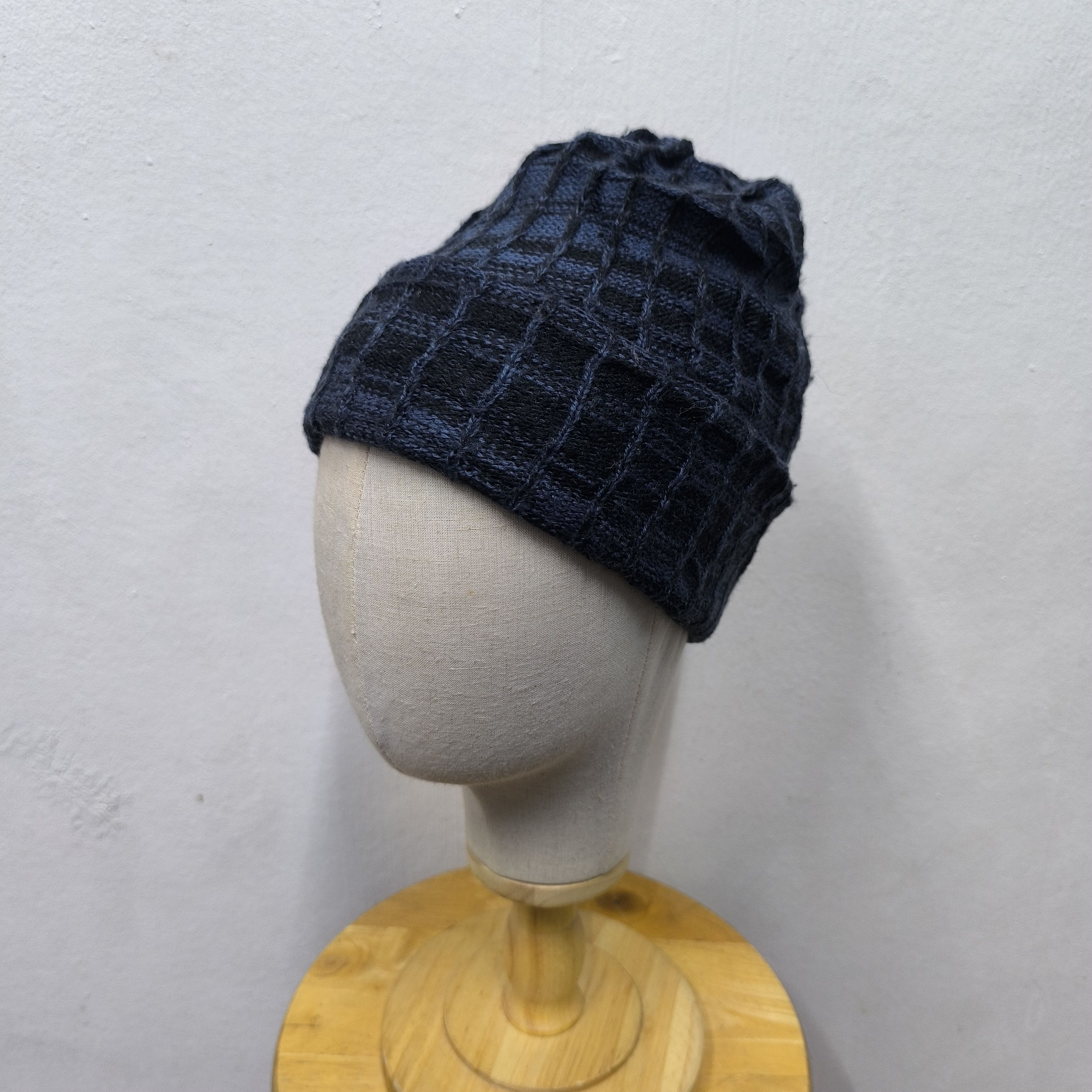 Japanese Brand 💥 Checked design punk style beanie hat Size ONE SIZE - 2 Thumbnail