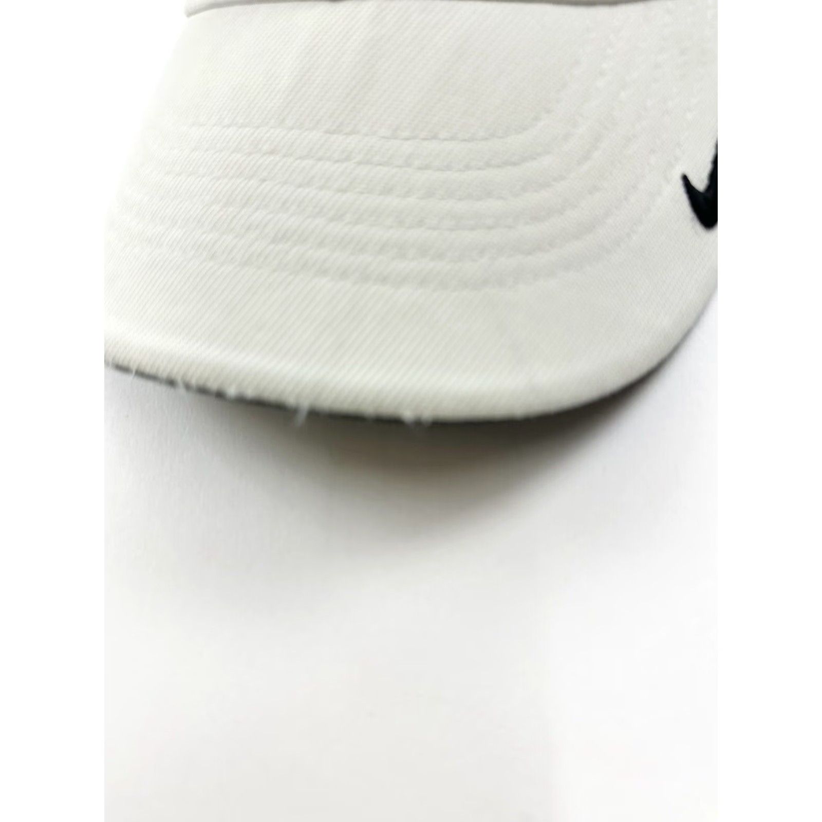 Nike VINTAGE Nike Golf Hat Men’s OZ Flexfit White Men's One Size White Golf Hat OZ Flexfit Nike Hat Mens White Vintage Size ONE SIZE - 2 Thumbnail