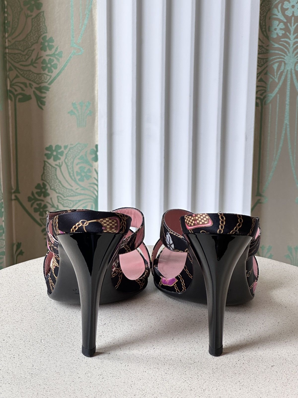 Gucci GUCCI Satin Chain Cross Strap Black Pink Sandals 36,5/6,5 Size US 6.5 / IT 36.5 - 13 Thumbnail