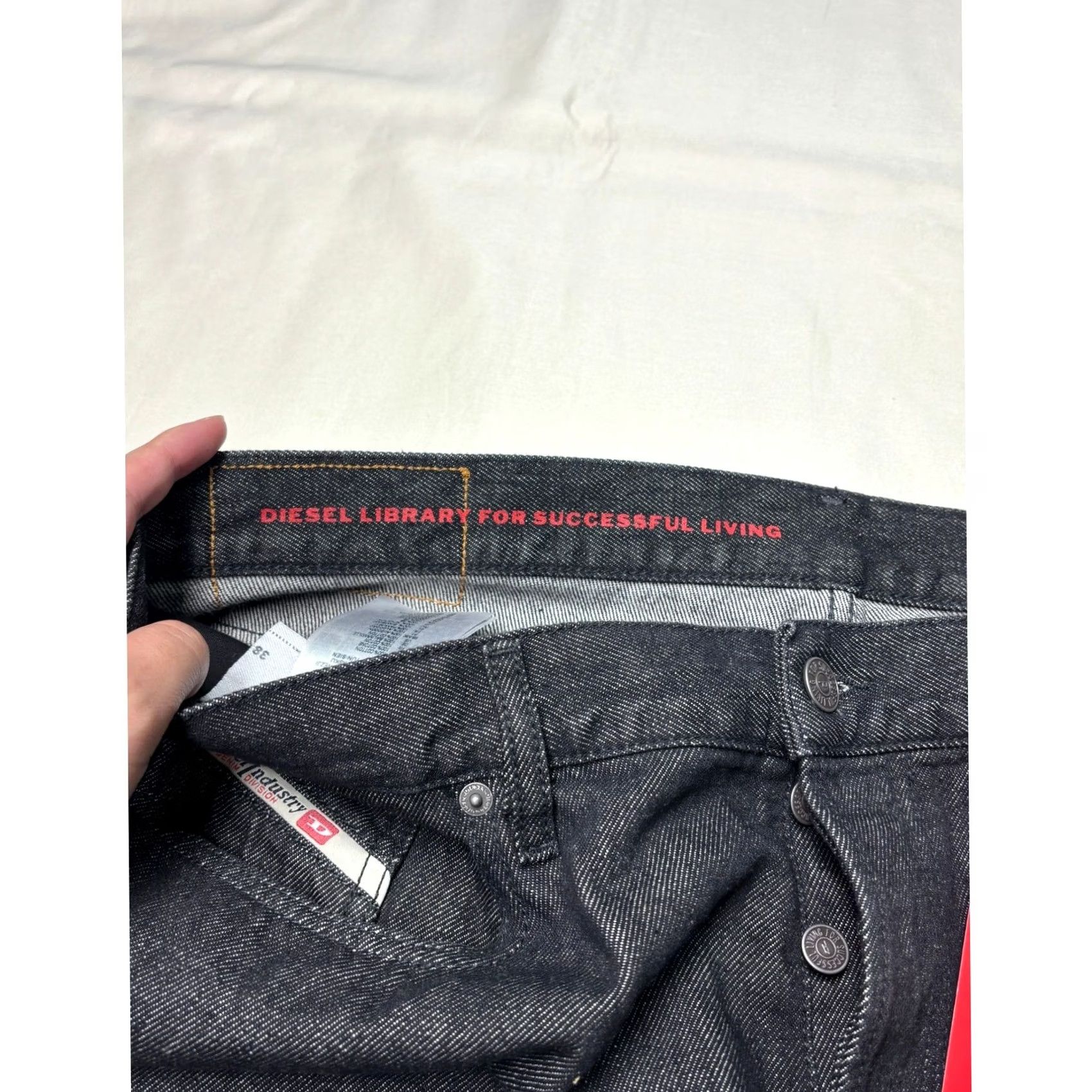 Diesel NWT Diesel Jeans 2020 D-Viker L.32 Dark Straight Regular Fit Mens 38x30 Black Denim Mid Rise 5-Pocket Cotton Button Fly Size US 38 / EU 54 - 4 Thumbnail