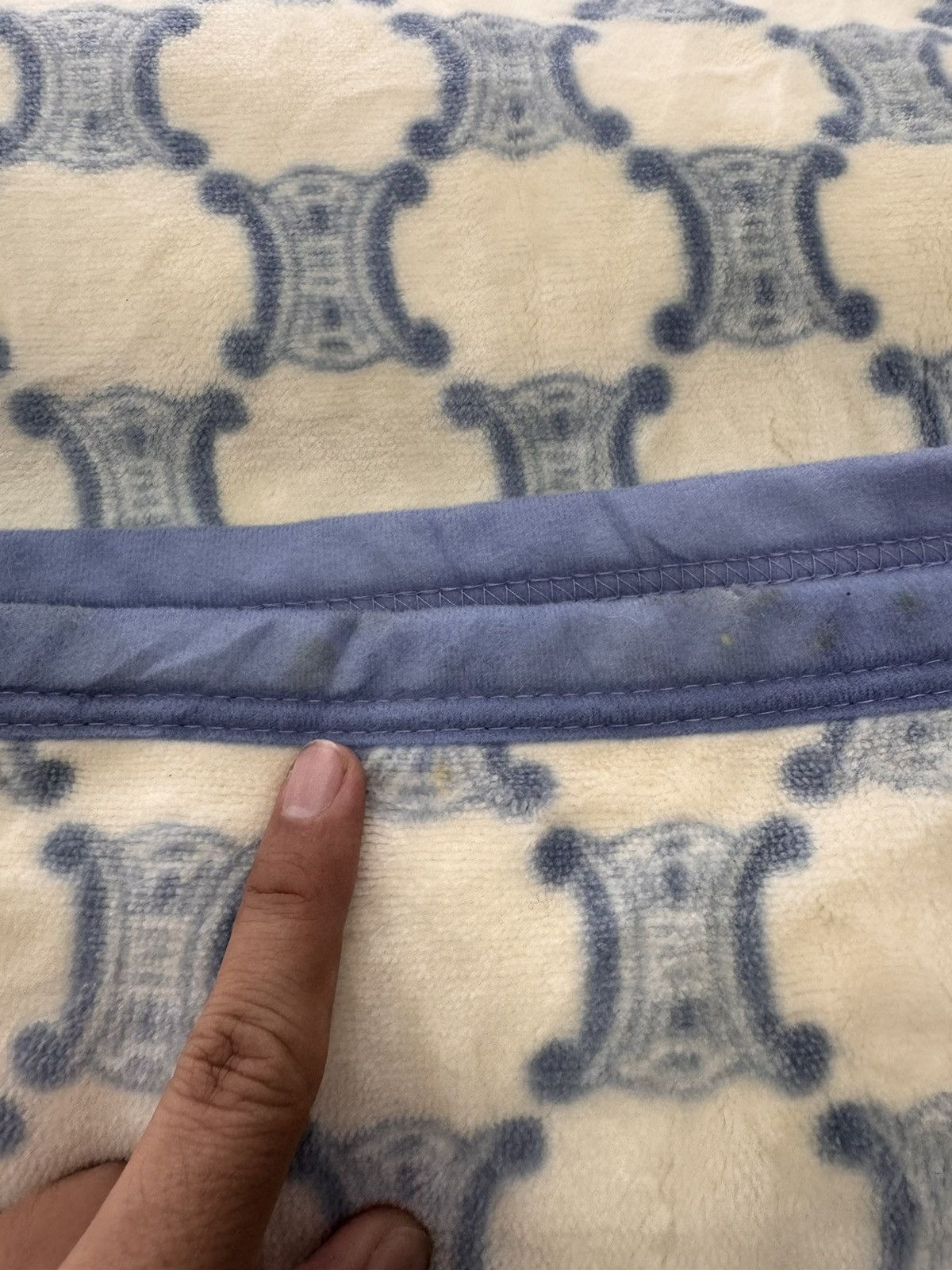 Celine CELINE BIG MONOGRAM FLUFFY BLANKET MAT Size ONE SIZE - 10 Thumbnail