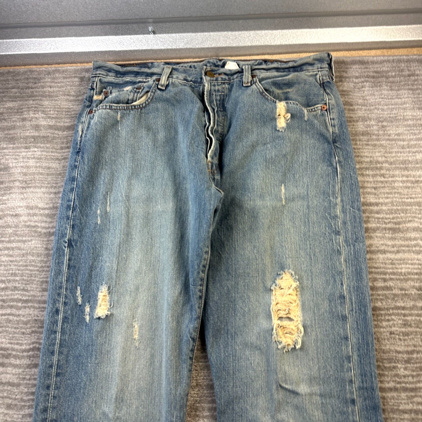 Levi's VINTAGE Levi's 501 Jeans Mens 38x32 Medium Blue Distressed 90s 2005 Regular Waist 36 Inseam 32 Size US 38 / EU 54 - 3 Thumbnail