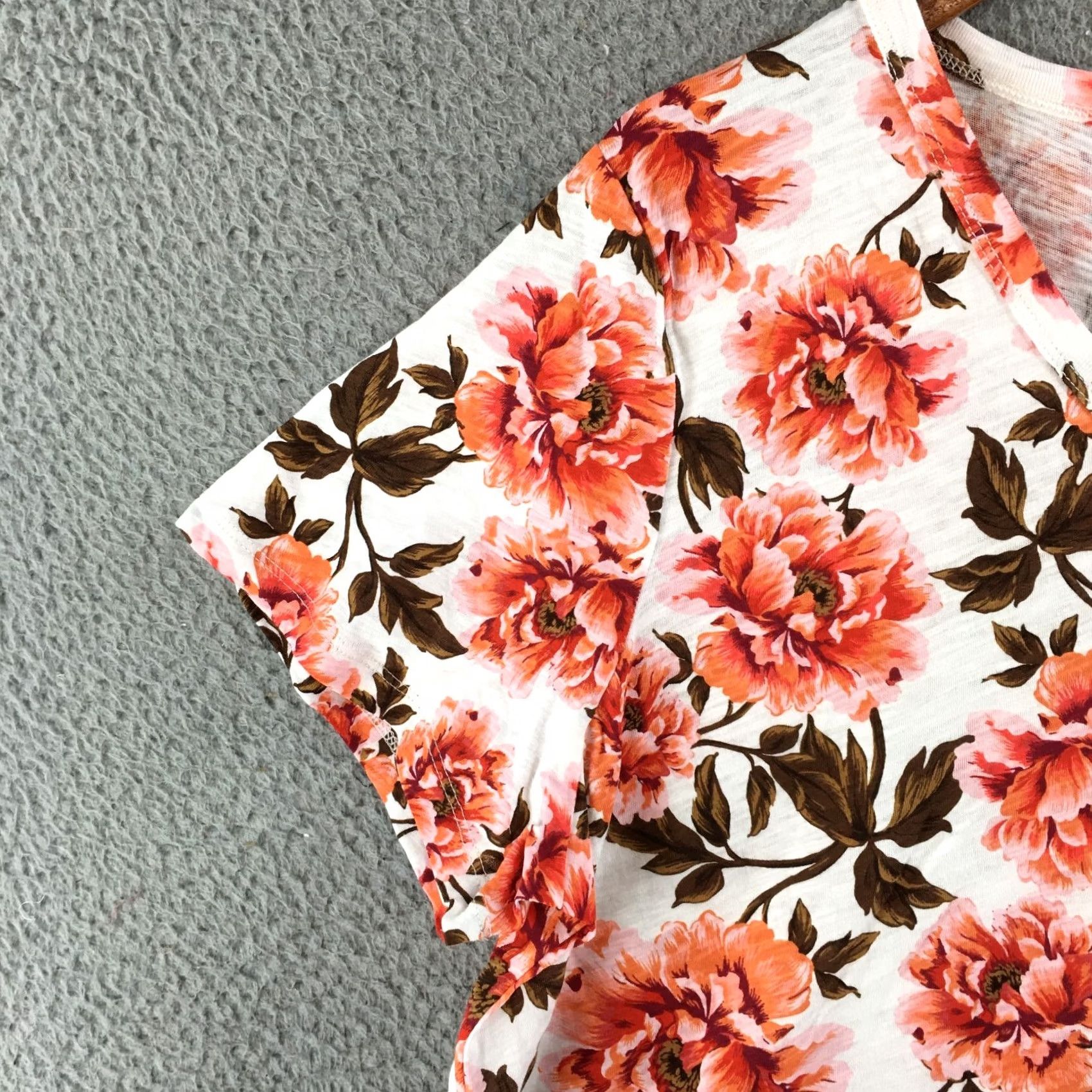 Old Navy Old Navy Floral Print V-Neck Short Sleeve Tee Women XL Multicolor T-Shirt NEW Size XL / US 12-14 / IT 48-50 - 4 Thumbnail