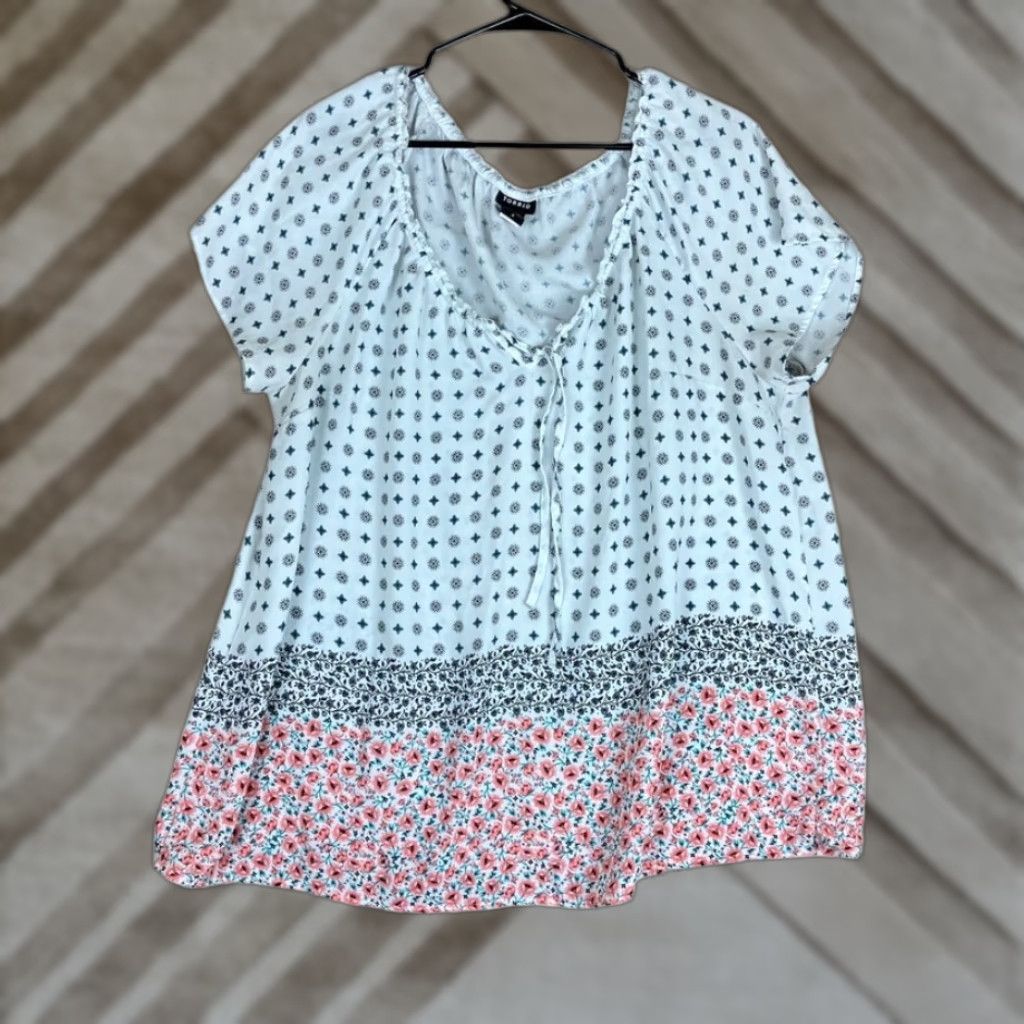 Torrid Torrid Blouse White Floral 2X Short Sleeve Front Tie Off the Shoulder Flutter Sleeve Chiffon Lightweight Casual Workwear Womens Size XXL / US 16-18 / IT 52-54 - 1 Thumbnail