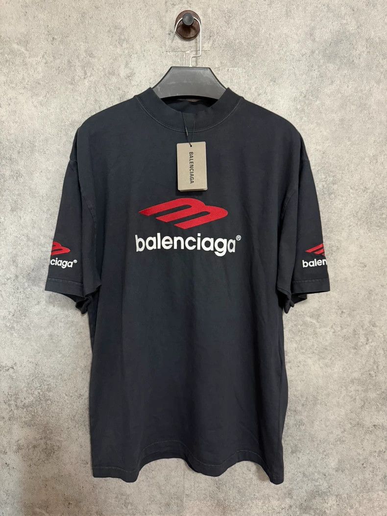 Balenciaga Balenciaga Black and red embroidered logo 3 B short sleeve Size US XS / EU 42 / 0 - 1 Thumbnail