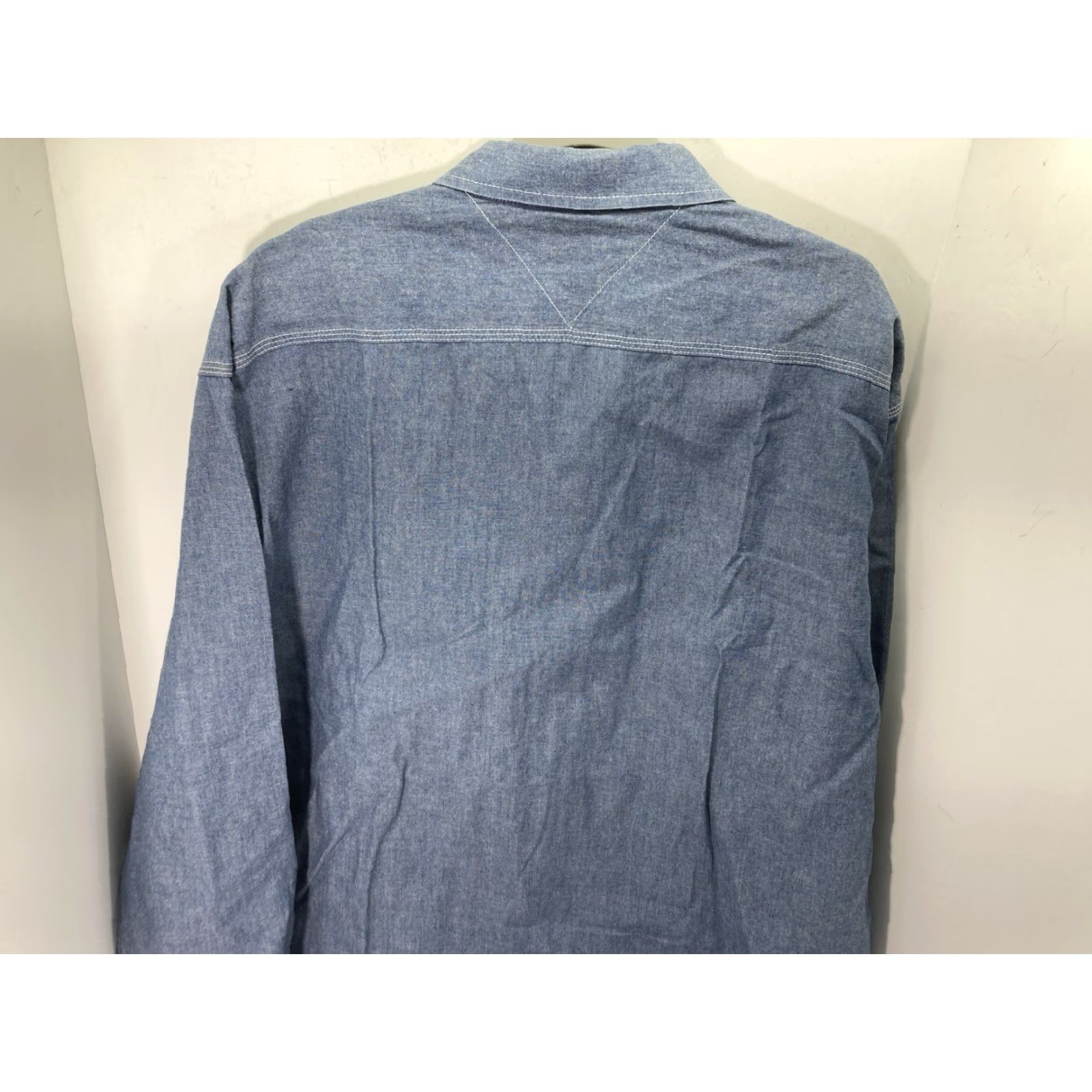 Tommy Hilfiger VINTAGE Tommy Hilfiger Chambray Shirt Men XL Blue Metal Button Long Sleeve Shirt Adjustable Oversized 27x32 Mens Size US XL / EU 56 / 4 - 7 Thumbnail