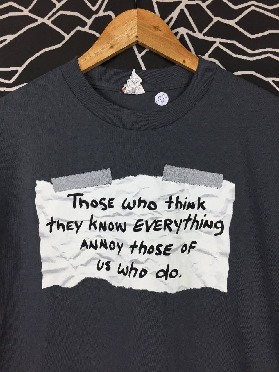 Vintage Vtg Y2K Those Who Think They Know Everything Funny Quote Tee Size US M / EU 48-50 / 2 - 3 Thumbnail
