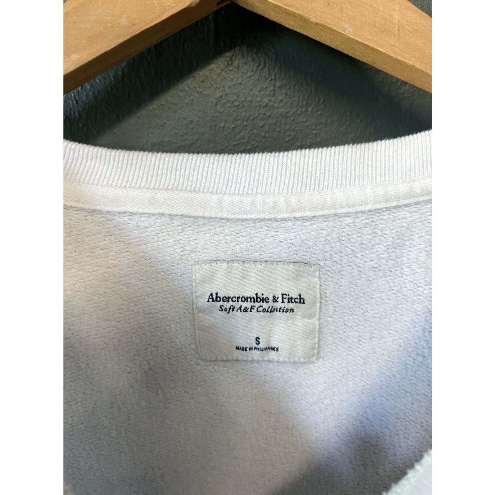 Abercrombie & Fitch VINTAGE Abercrombie & Fitch Womens Gray Pullover Sweatshirt Cropped Size Small Size S / US 4 / IT 40 - 3 Thumbnail