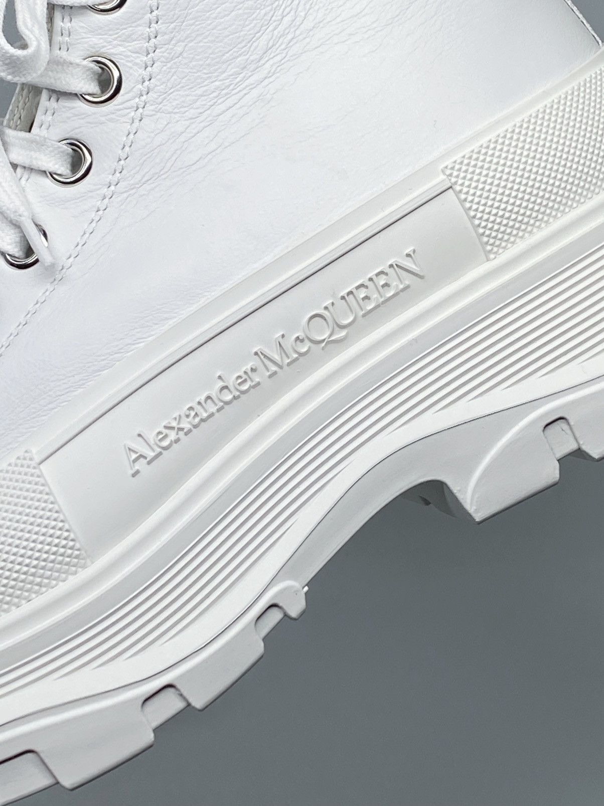 Alexander McQueen Alexander McQueen Tread Slick Leather Boot size 40 Size US 10 / IT 40 - 6 Thumbnail