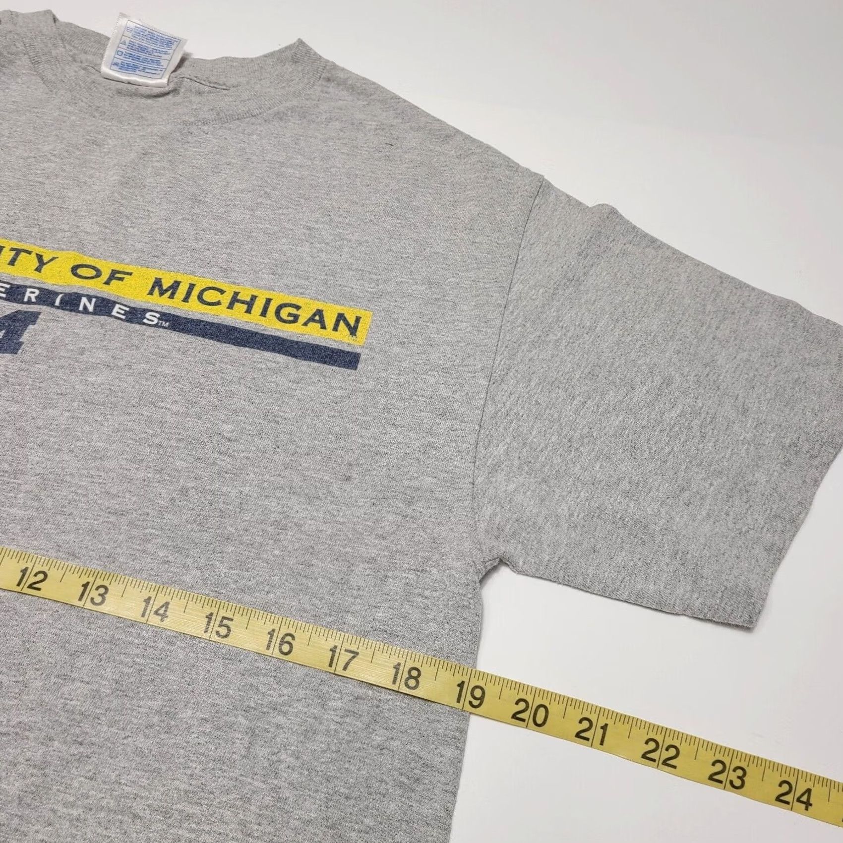 NCAA Michigan Wolverines Men's Medium T-Shirt Gray Short Sleeve Vintage NCAA Size US M / EU 48-50 / 2 - 4 Thumbnail