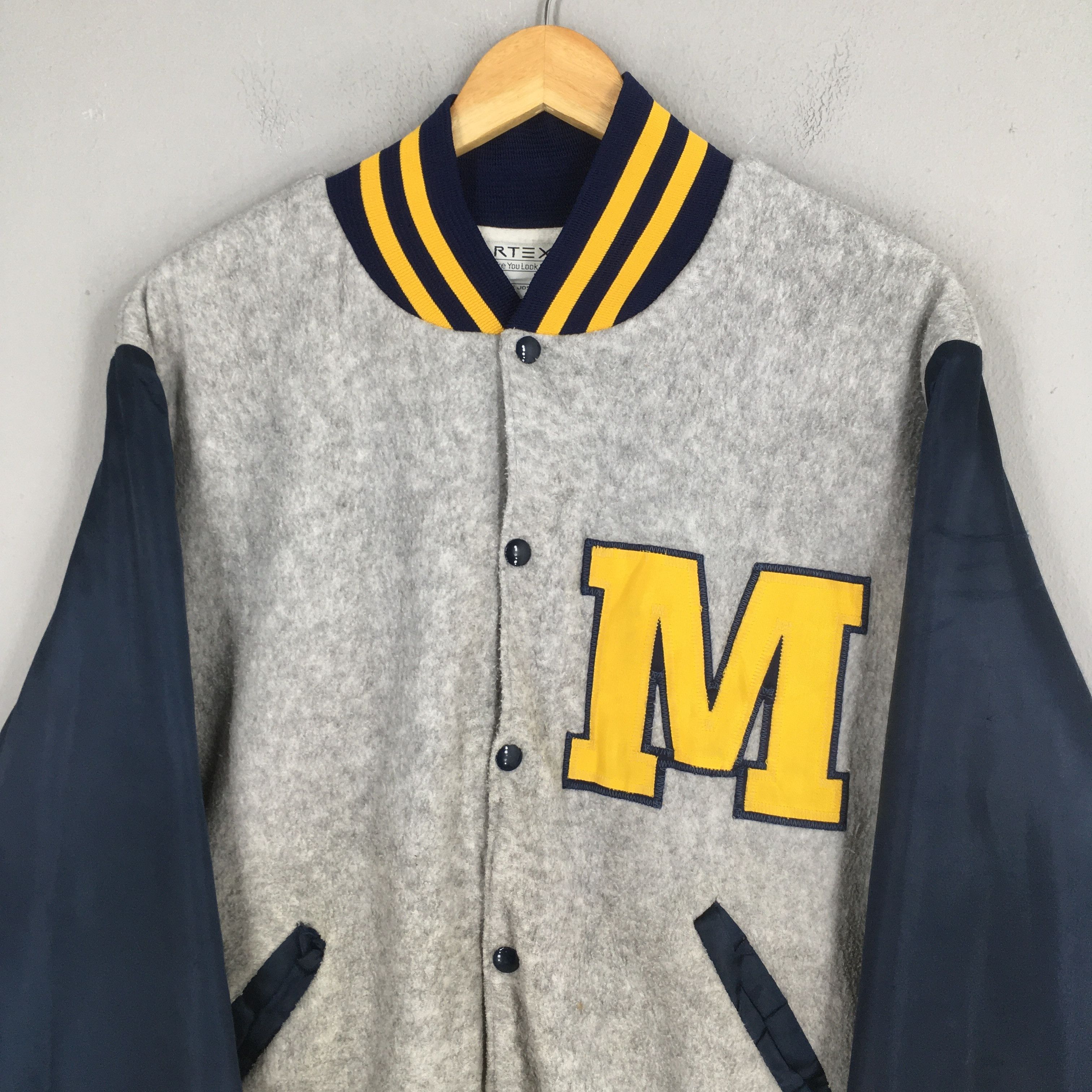 NCAA Vintage Michigan Wolverines Windbreaker Jacket XL Size US XL / EU 56 / 4 - 2 Thumbnail