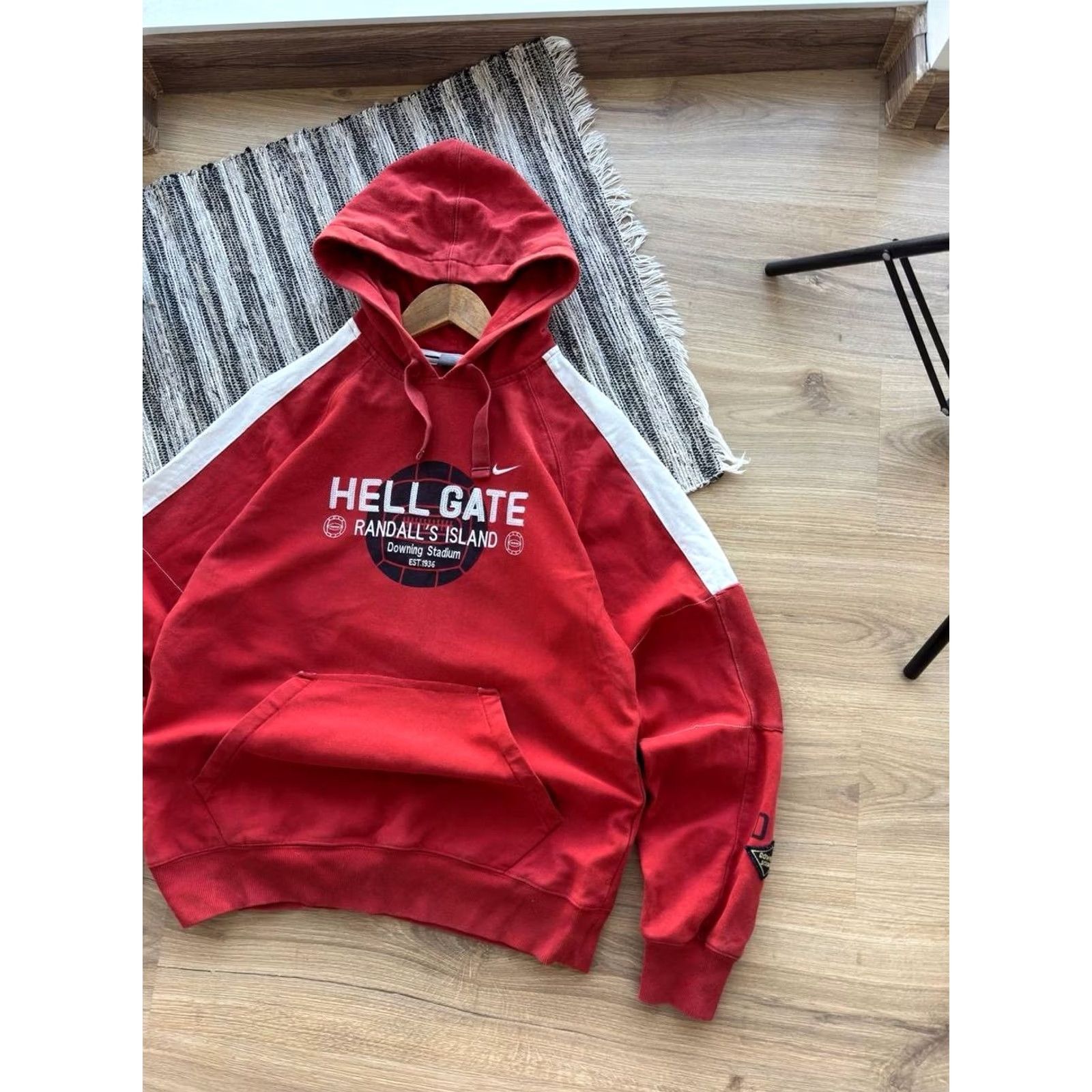 Nike VINTAGE Nike Hell Gate 2006 DOWNING STADIUM Hoodie Red S Mens Hoodie Red Nike Hell Gate 2006 Vintage Downing Stadium Hoodie Mens S Size US S / EU 44-46 / 1 - 4 Thumbnail