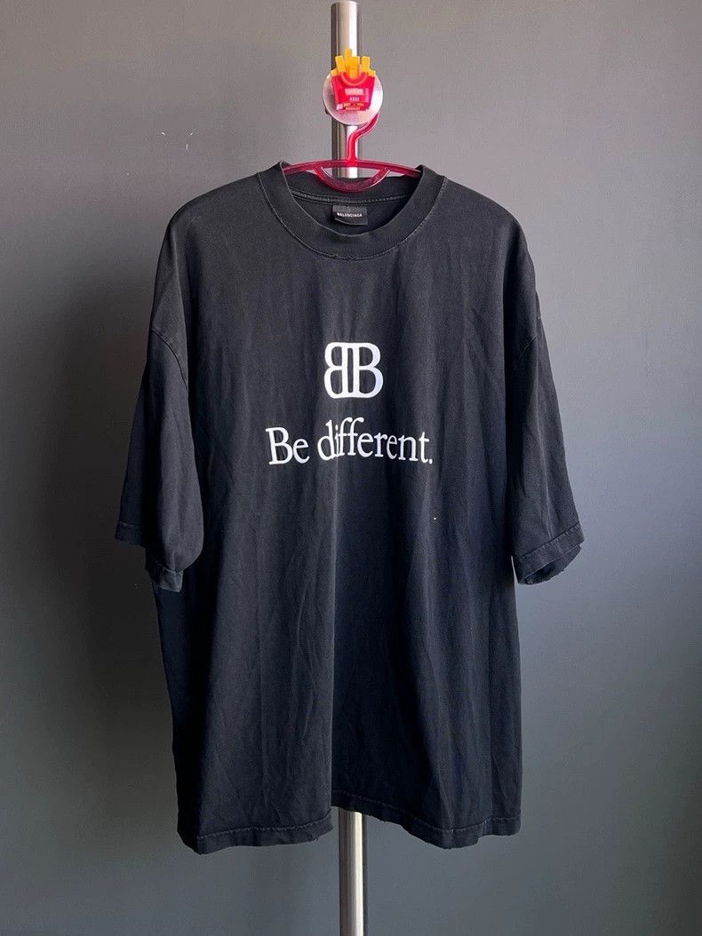 Balenciaga Balenciaga FW22 Be Different 2B Logo Tee - dmc Size US XL / EU 56 / 4 - 1 Thumbnail