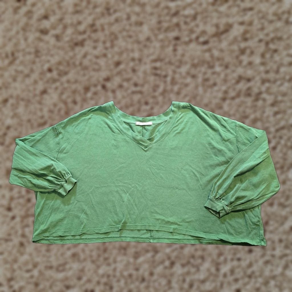 Free People Free People Top Womens XS Green Cropped Oversized Boxy Long Sleeve Basic Shirt Bodice Bohemian Crewneck Lightweight Stretch Volunteers? Size XS / US 0-2 / IT 36-38 - 1 Thumbnail
