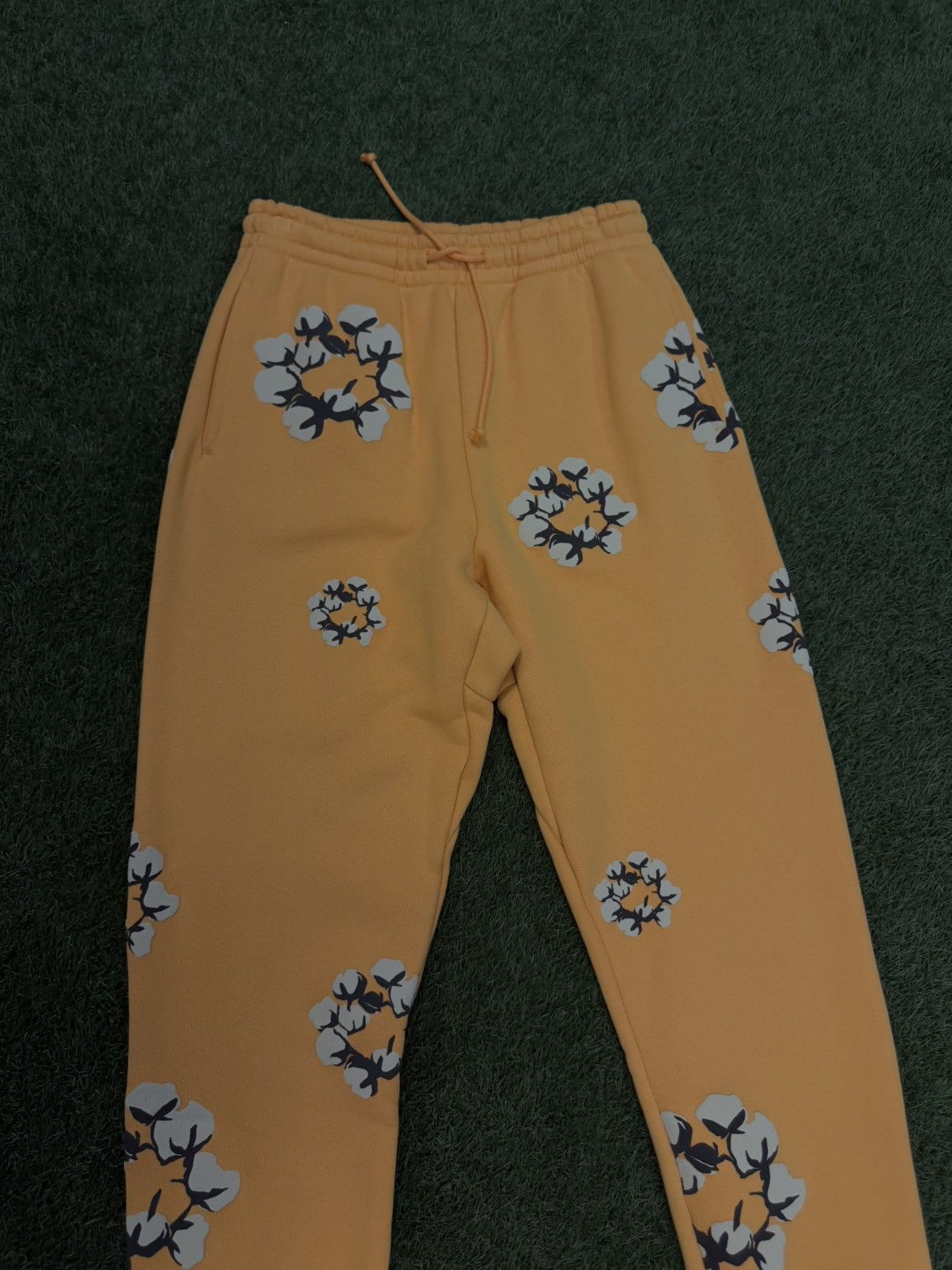 Cactus Plant Flea Market × DENIM TEARS Denim Tears x CPFM Sweatpants Cotton Wreath Size S (NEW) Size US 30 / EU 46 - 6 Thumbnail