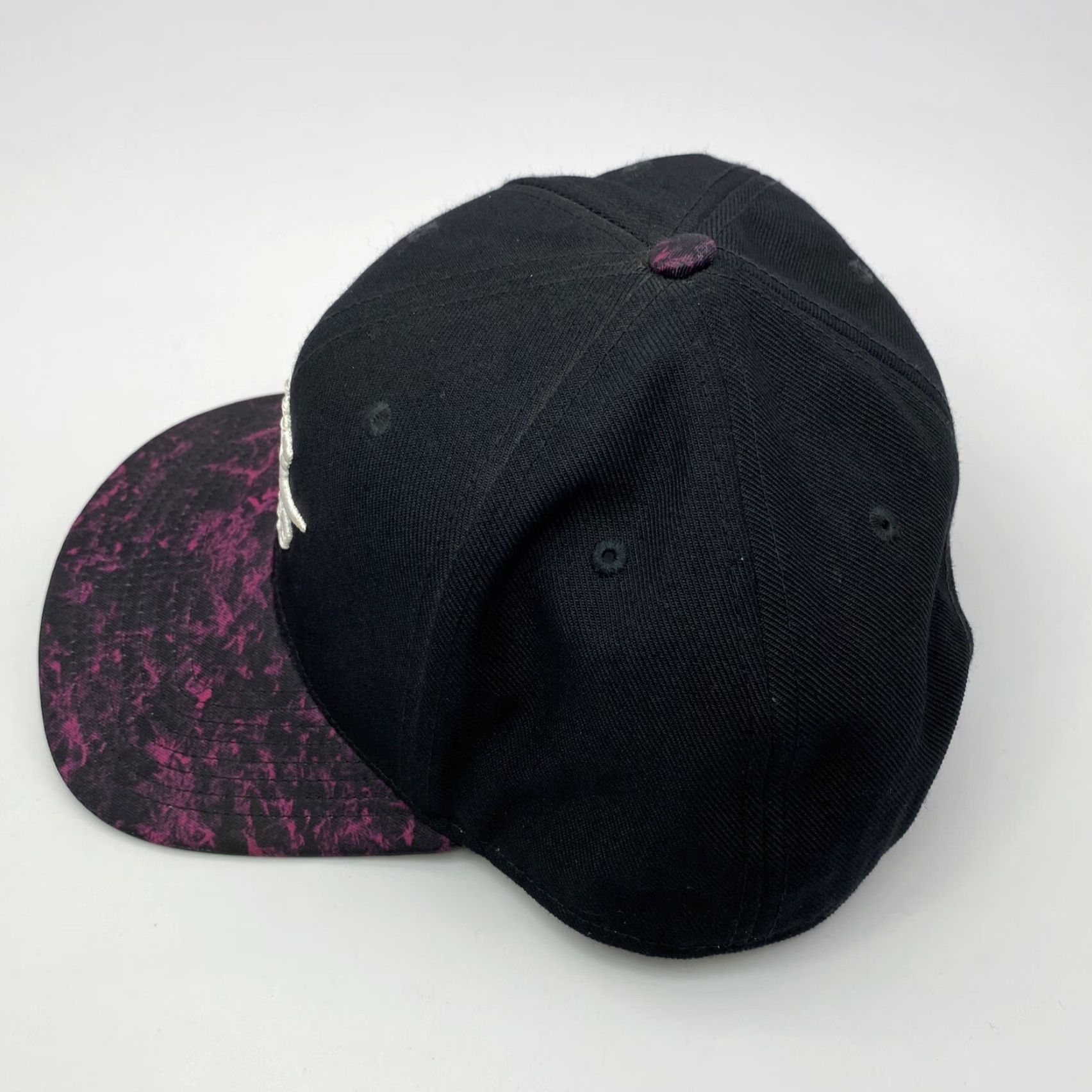 Nike VINTAGE Nike SB DUNK LOW PRIMITIVE SEASONAL HAT Plum Tie Dye Snapback Adjustable Black Unisex Adults Size ONE SIZE - 3 Thumbnail
